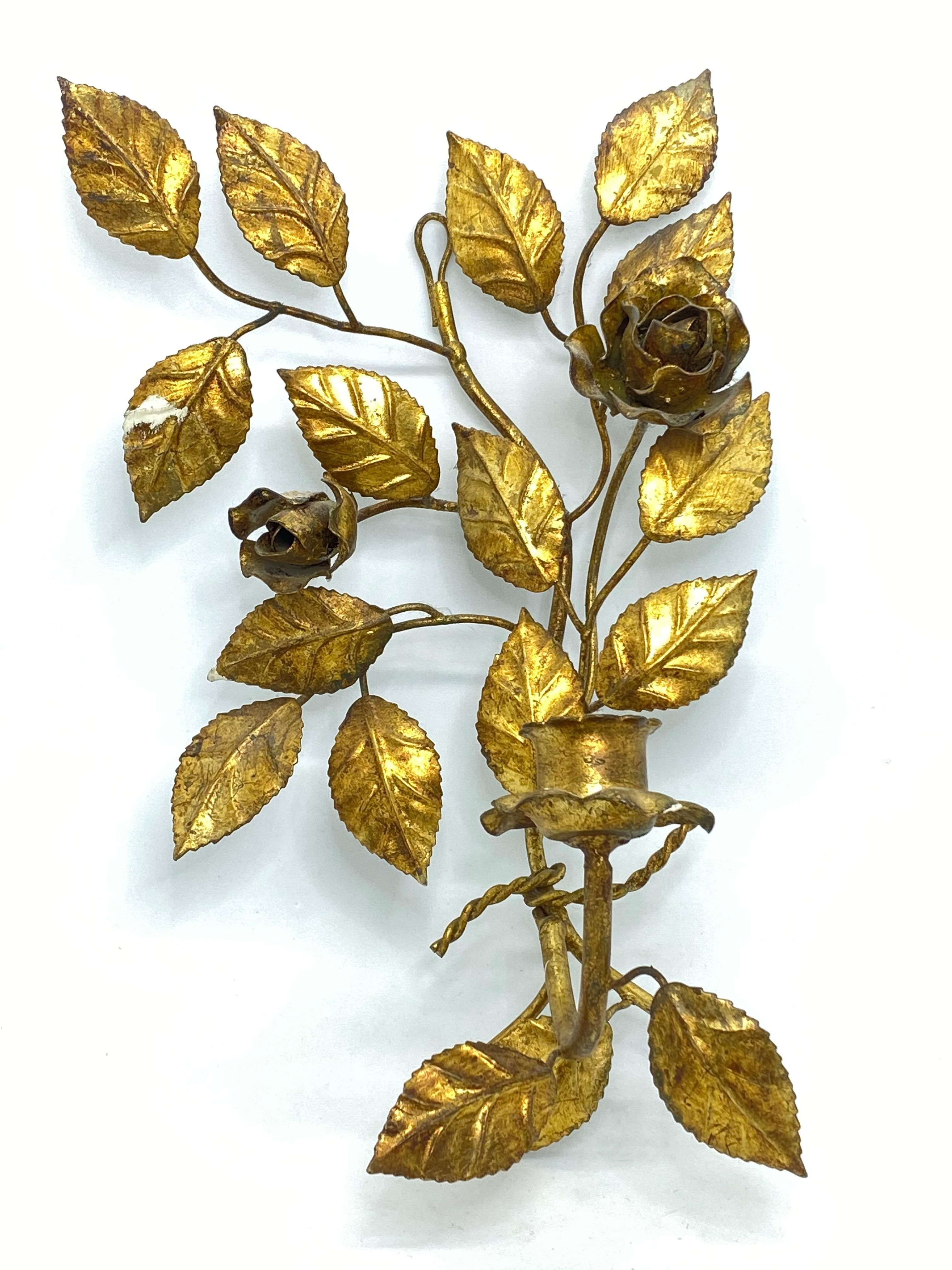 Two Italian Florentine Gold Gilt Metal Rose Sconces Candlestick Toleware Tole In Good Condition For Sale In Nuernberg, DE