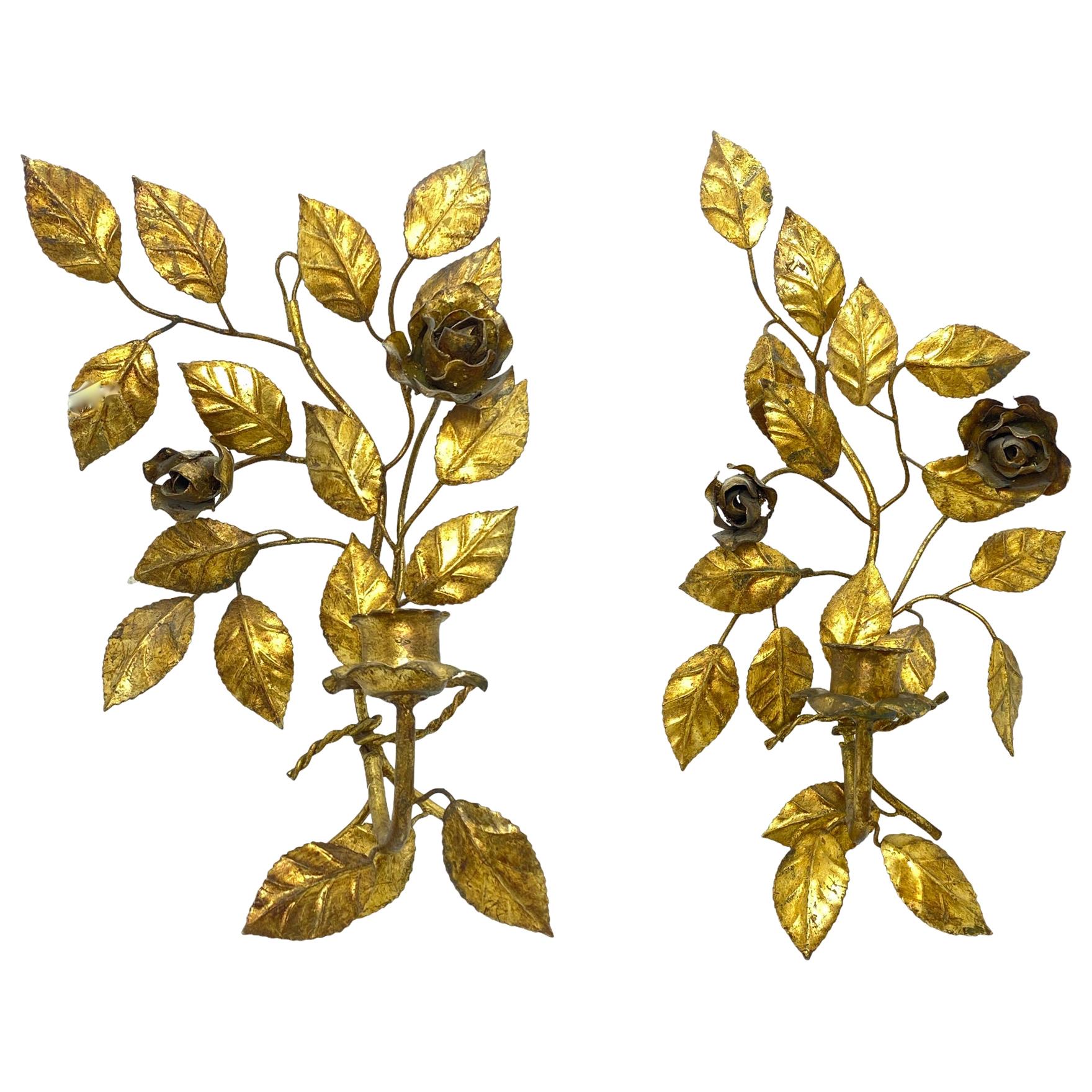 Deux appliques florentines italiennes en métal doré et doré en forme de rose en tôle de bougeoir