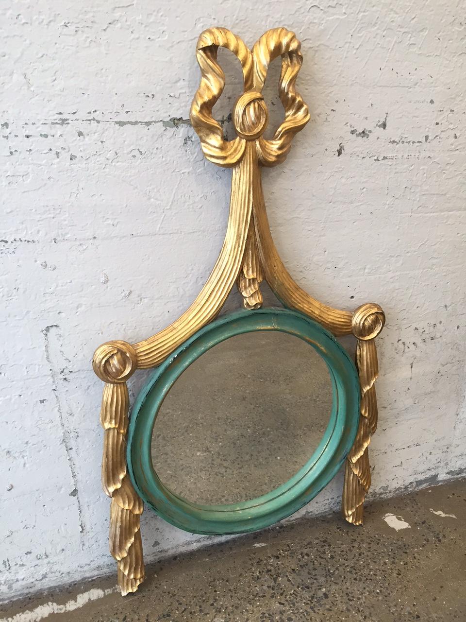 Doré Deux miroirs italiens en bois doré à ruban en vente