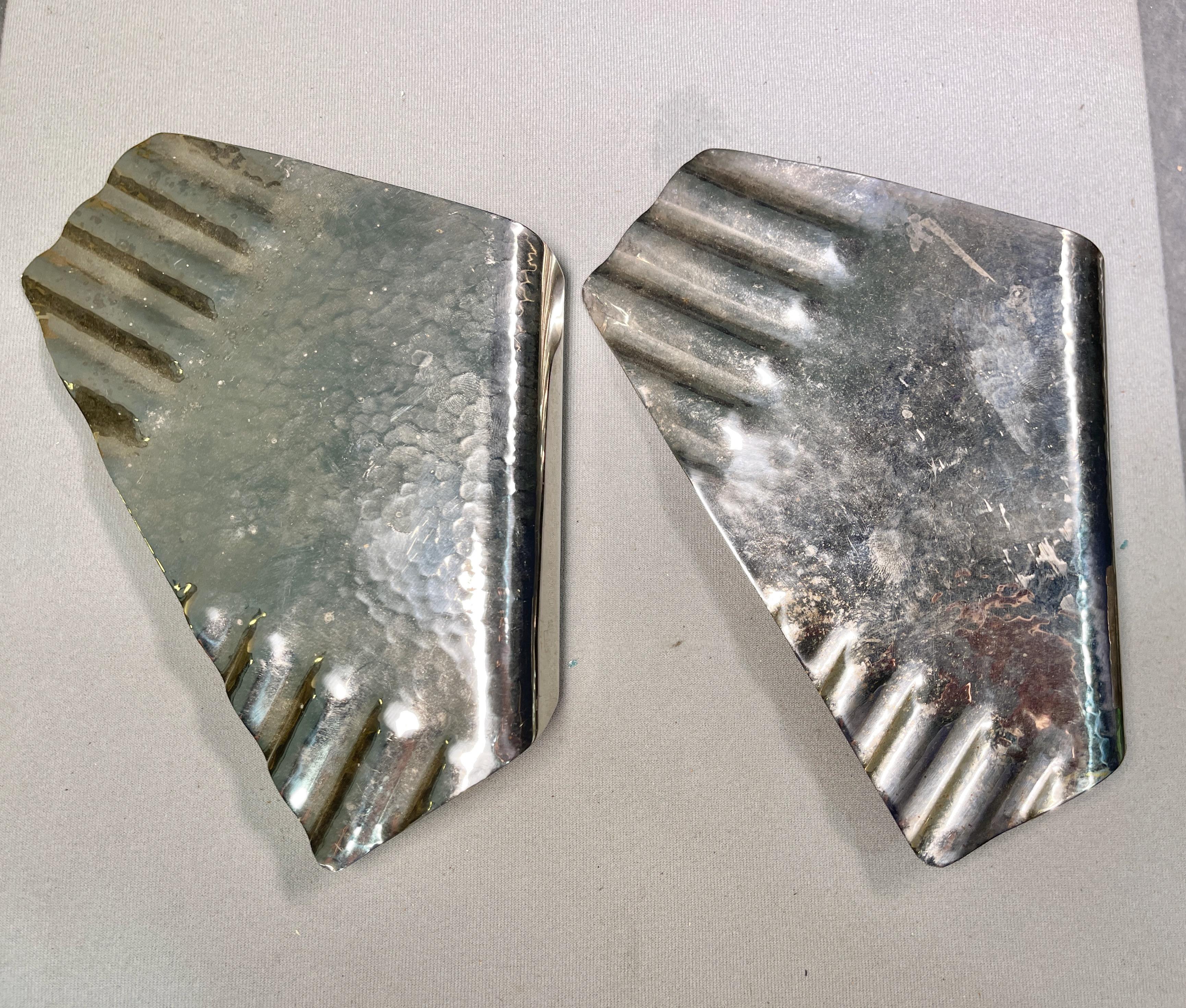 Zwei italienische Türklinken aus gehämmertem Aluminium (Moderne der Mitte des Jahrhunderts) im Angebot