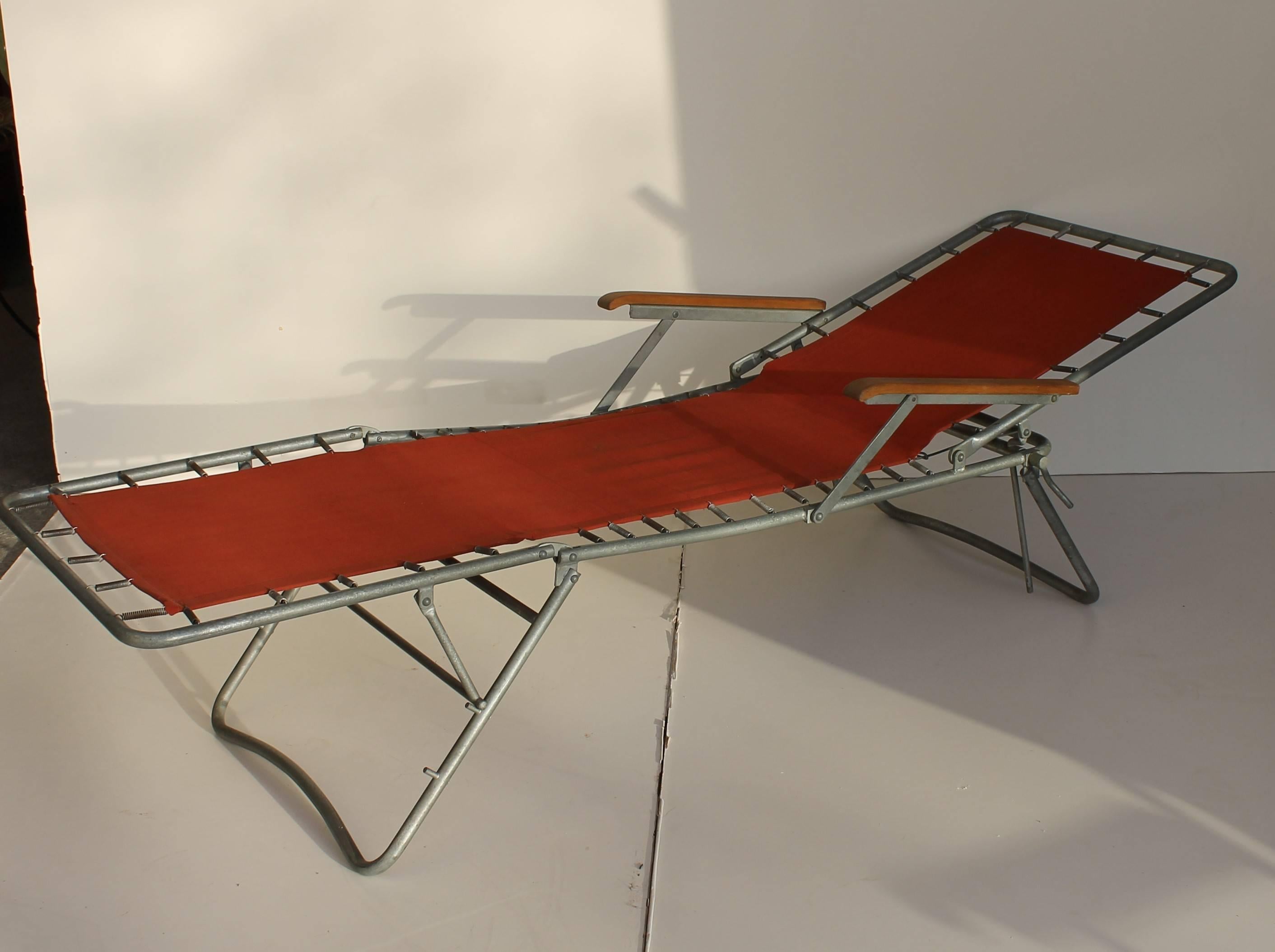 Mid-Century pair of Italian metal and brick red canvas Loungers, circa 1950 2