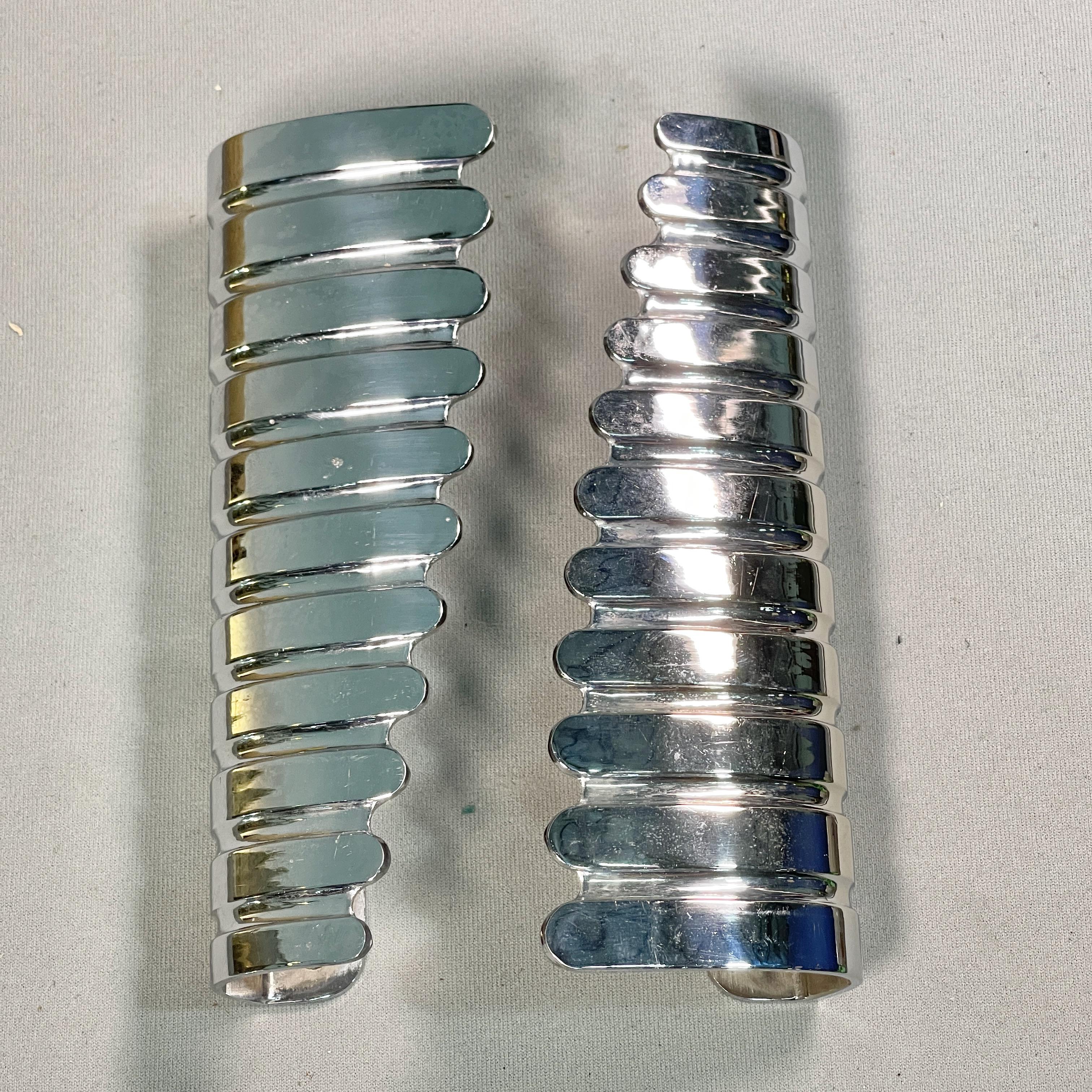 Metà XX secolo Due tiranti per porte in ottone nichelato italiano in vendita