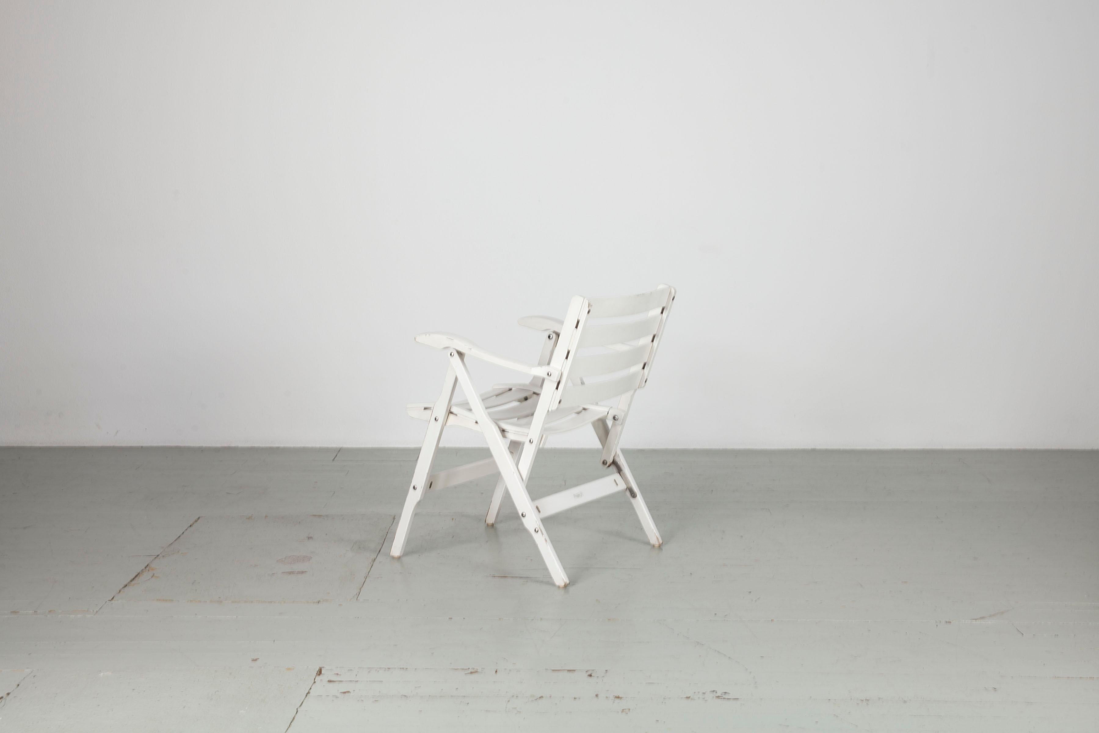 Metal Two Italian white folding garden chairs, by Fratelli Reguitti from the 1950s For Sale