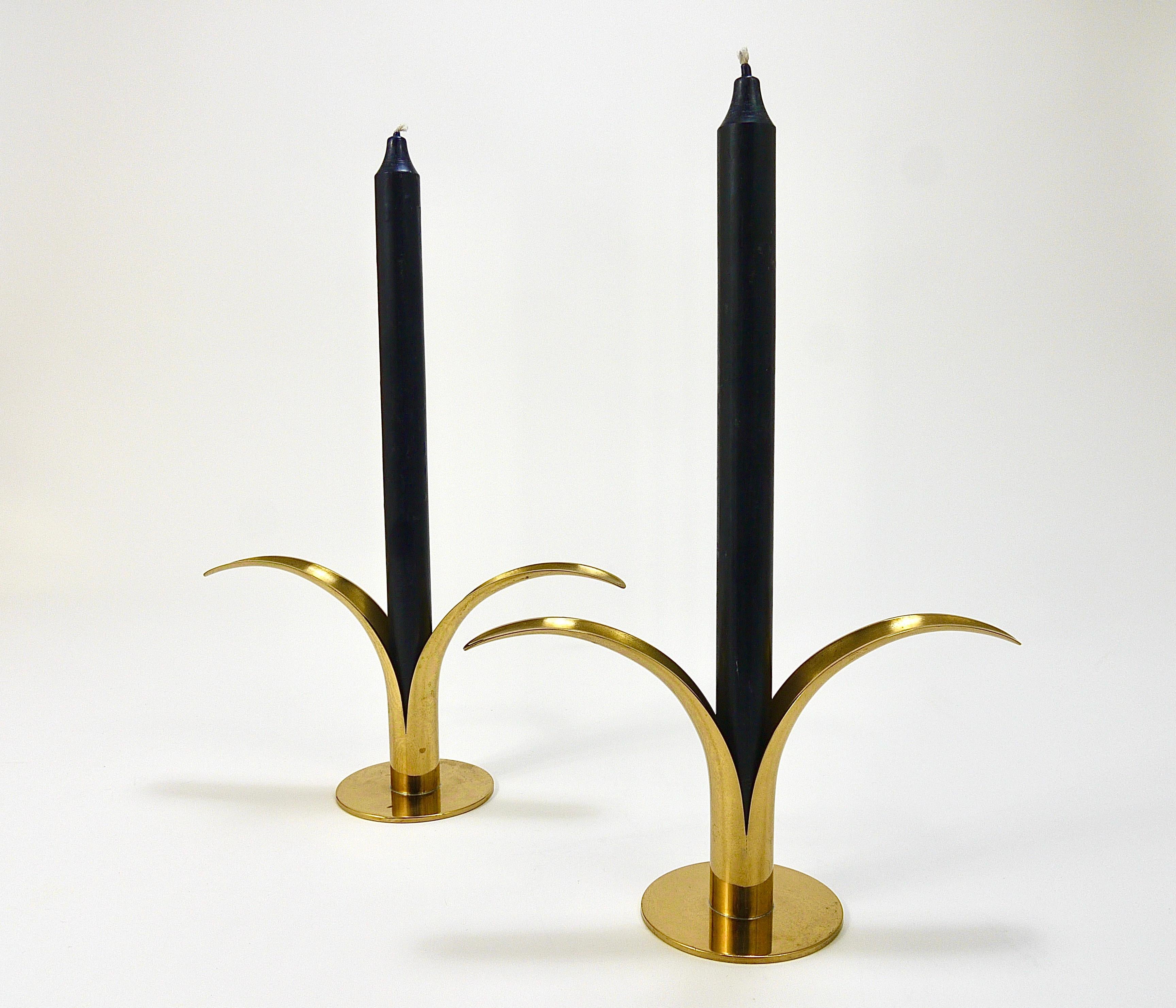 A lovely pair of charming and decorative Swedish midcentury Liljan