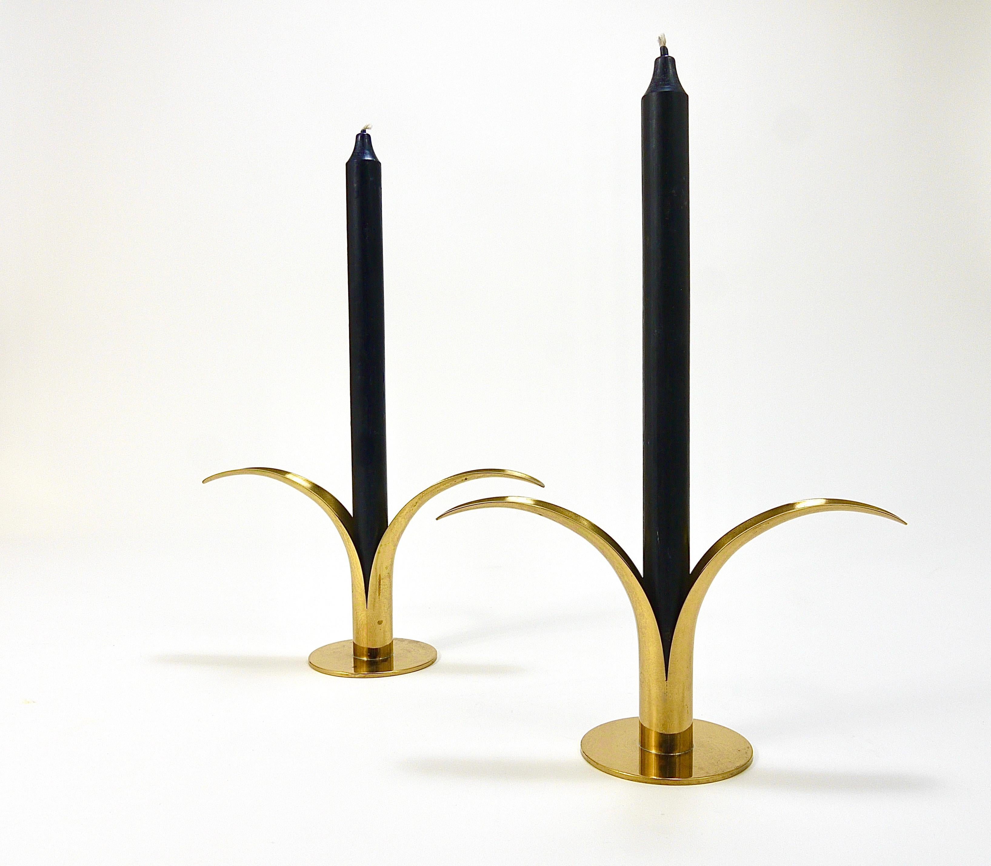 Two Ivar Åhlenius Björk Liljan Brass Candlesticks, Ystad Metall, Sweden, 1950s In Good Condition For Sale In Vienna, AT