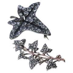 Two 'ivy' brooches in Gold and silver.