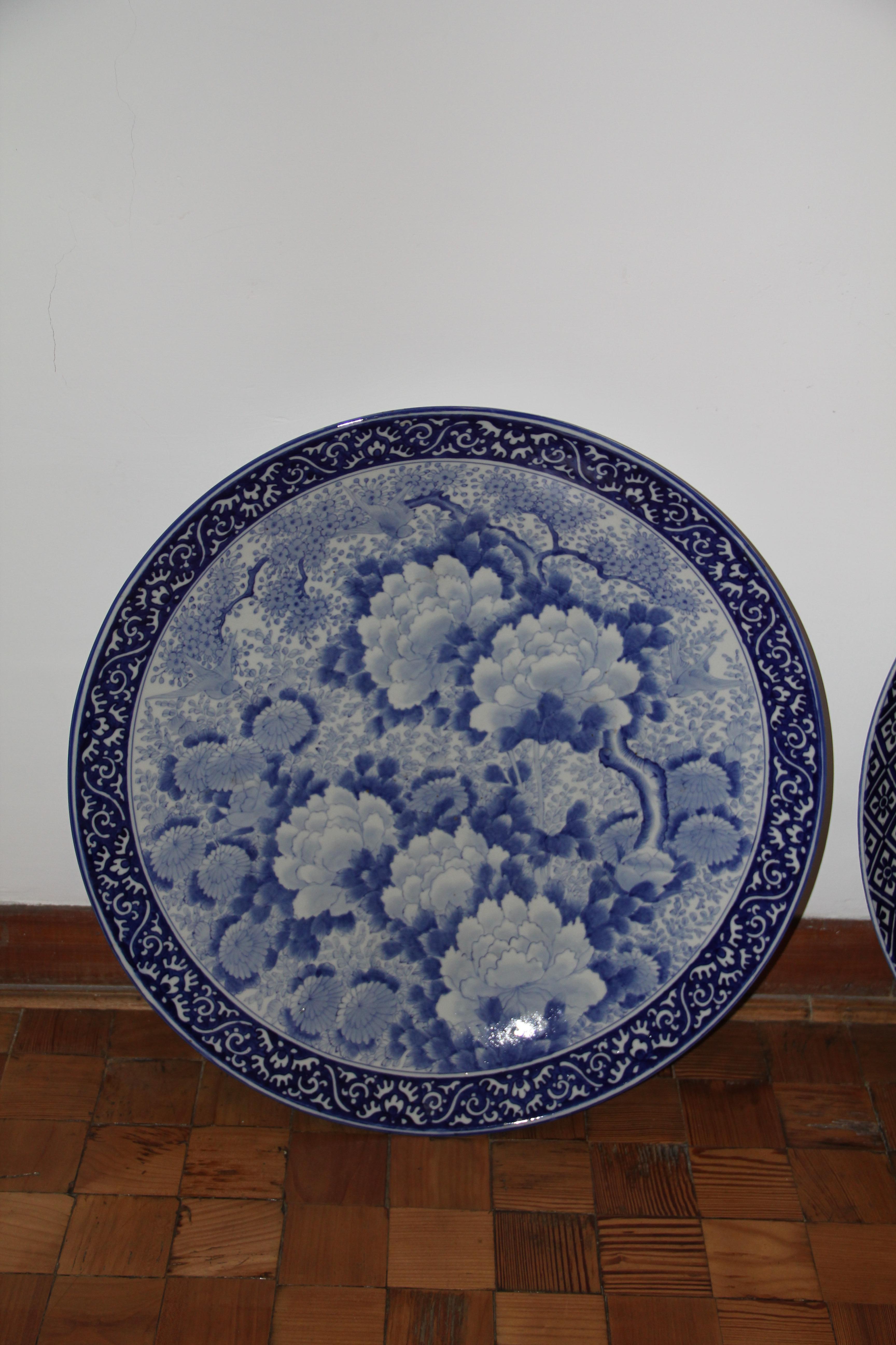 Two Japanese Blue and White Plates, End of the 19th Century For Sale 4