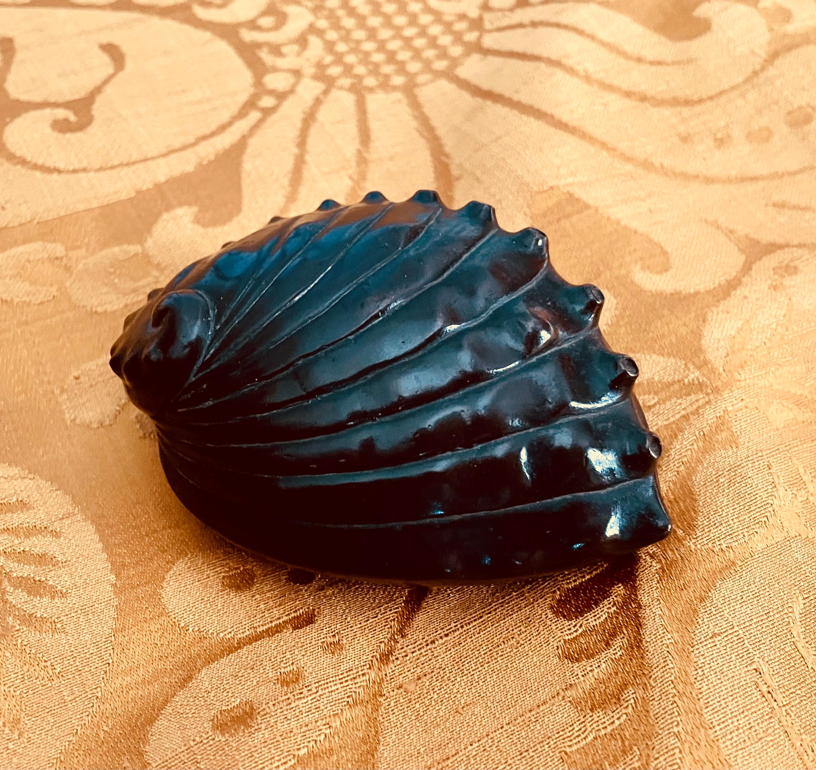 Two Japanese Bronze Shells In Good Condition For Sale In New York, NY