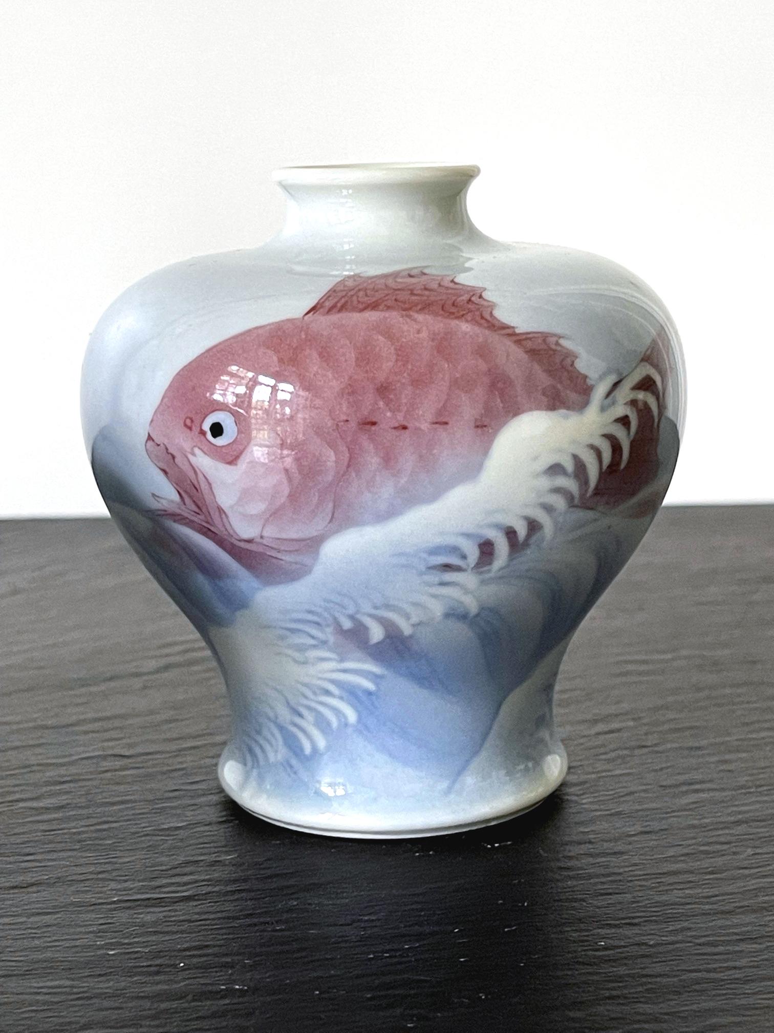 19th Century One of The Two Japanese Ceramic Vases Makuzu Kozan Meiji Period For Sale