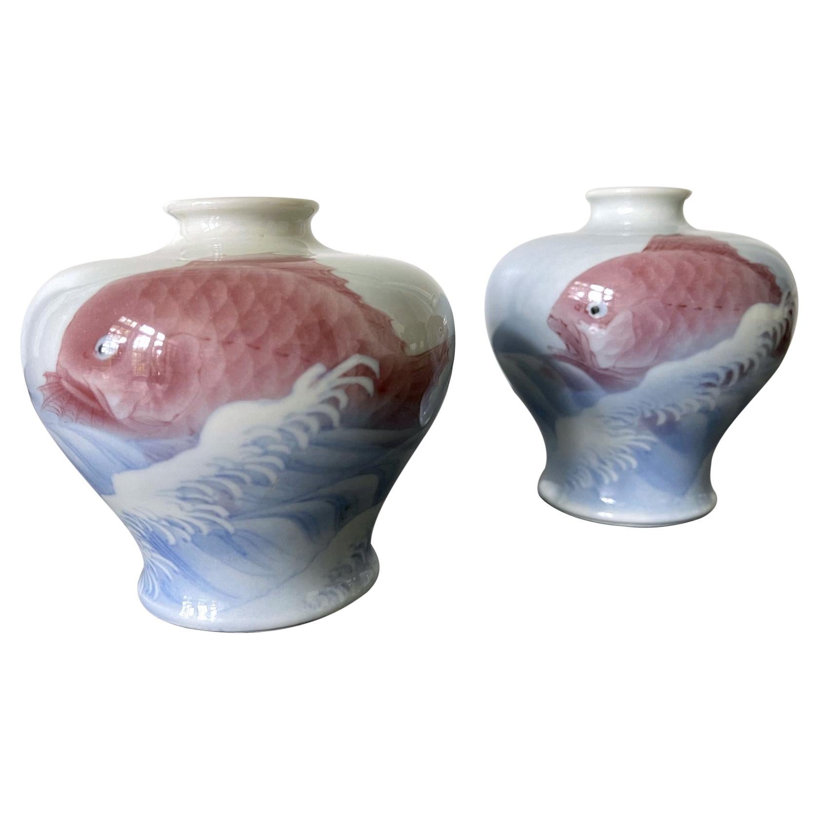 One of The Two Japanese Ceramic Vases Makuzu Kozan Meiji Period