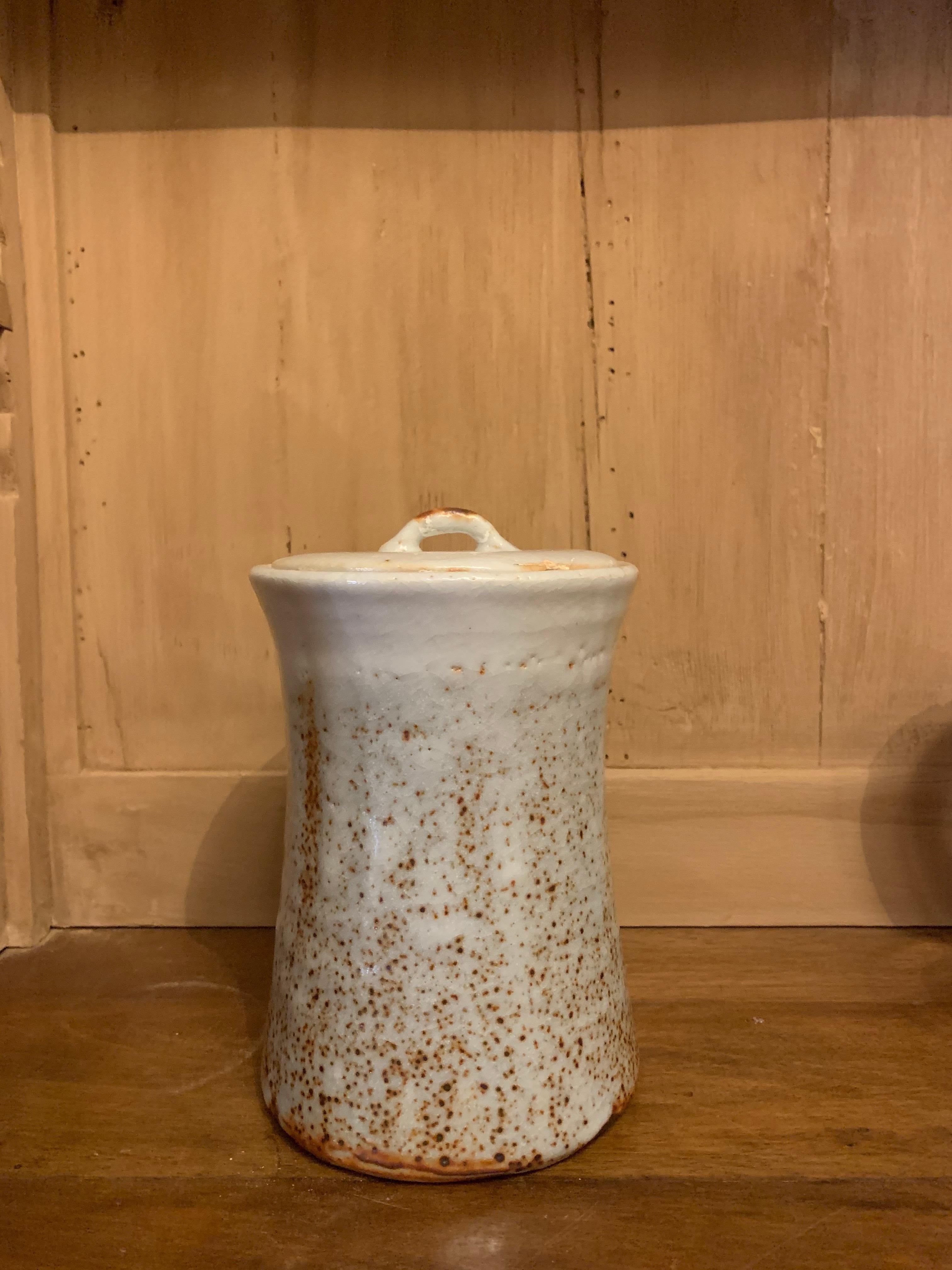 Two Japanese Hagi Ceramic Pots In Good Condition In Vosselaar, BE