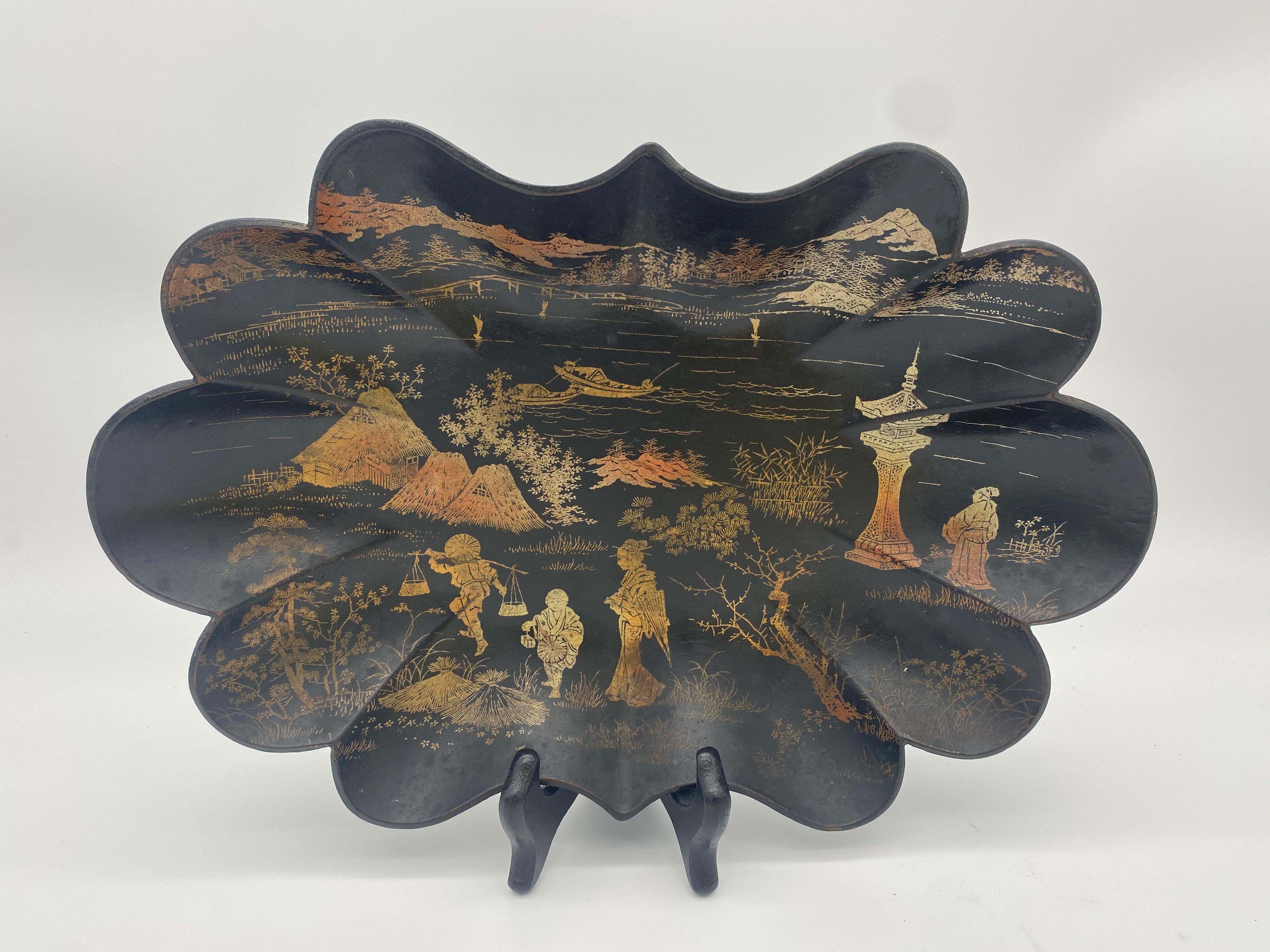 20th Century Two Japanese Mother of Pearl Wood Dishes For Sale