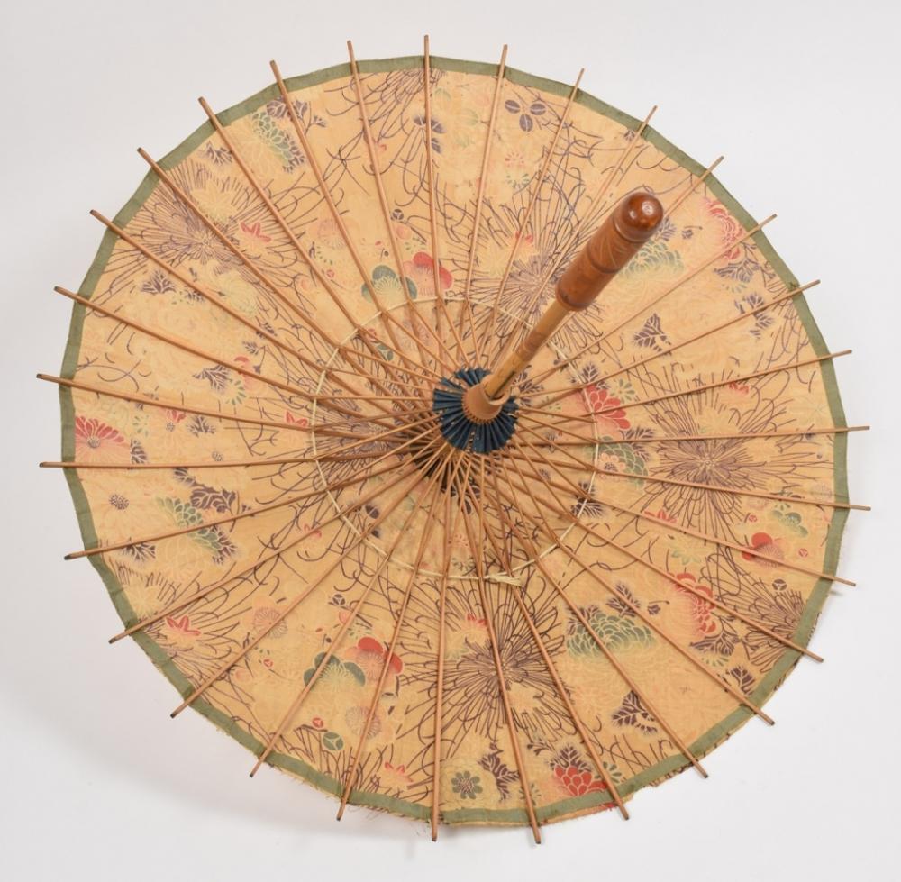 Two beautiful Japanese Umbrellas/Parasols for sun protection. Made of floral cloth, wood and bamboo. Highly decorative. Probably, 1930s. Measures: Length 54 and 51 cm.