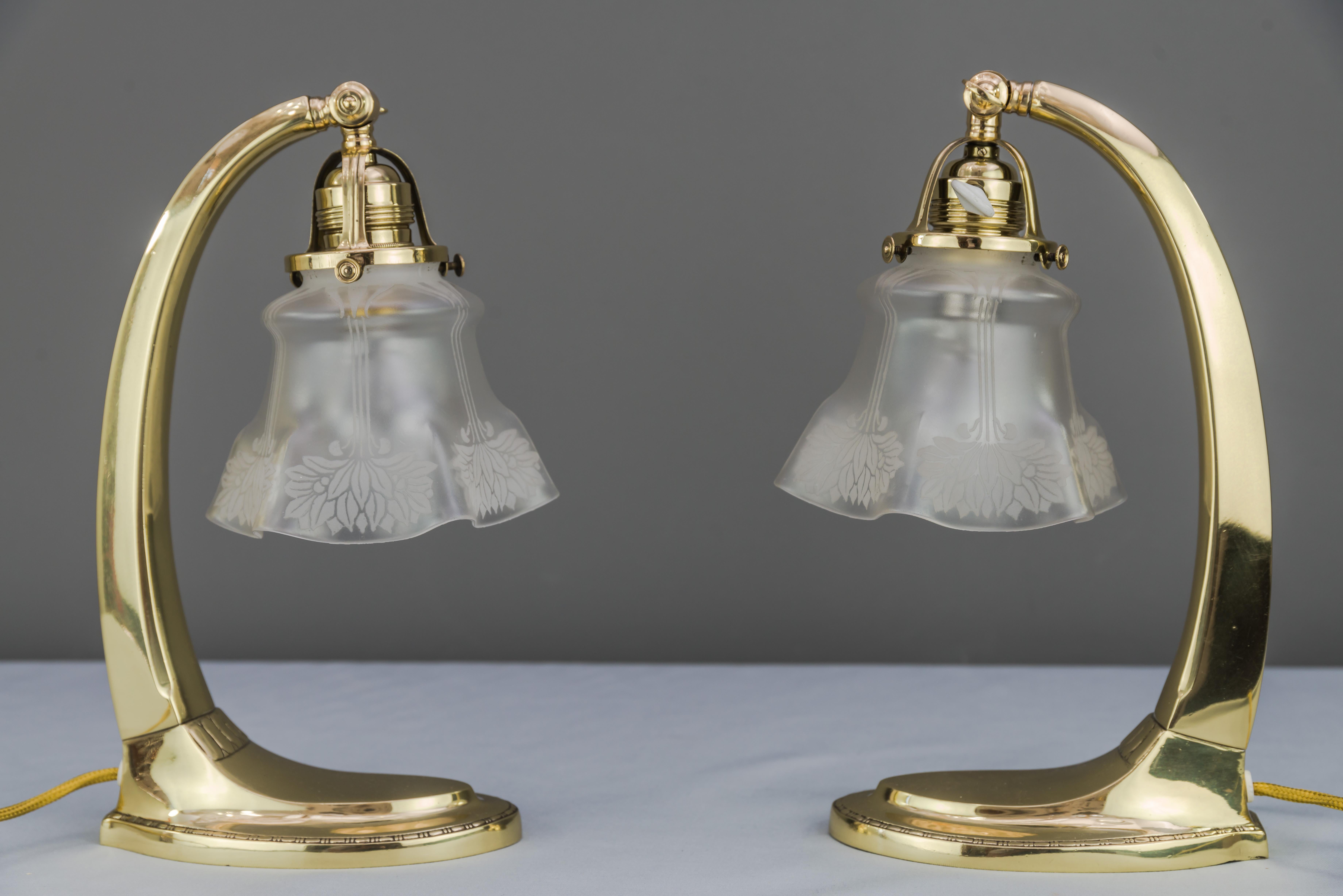 Deux lampes de bureau Jugendstil de 1907 avec abat-jours en verre d'origine 4