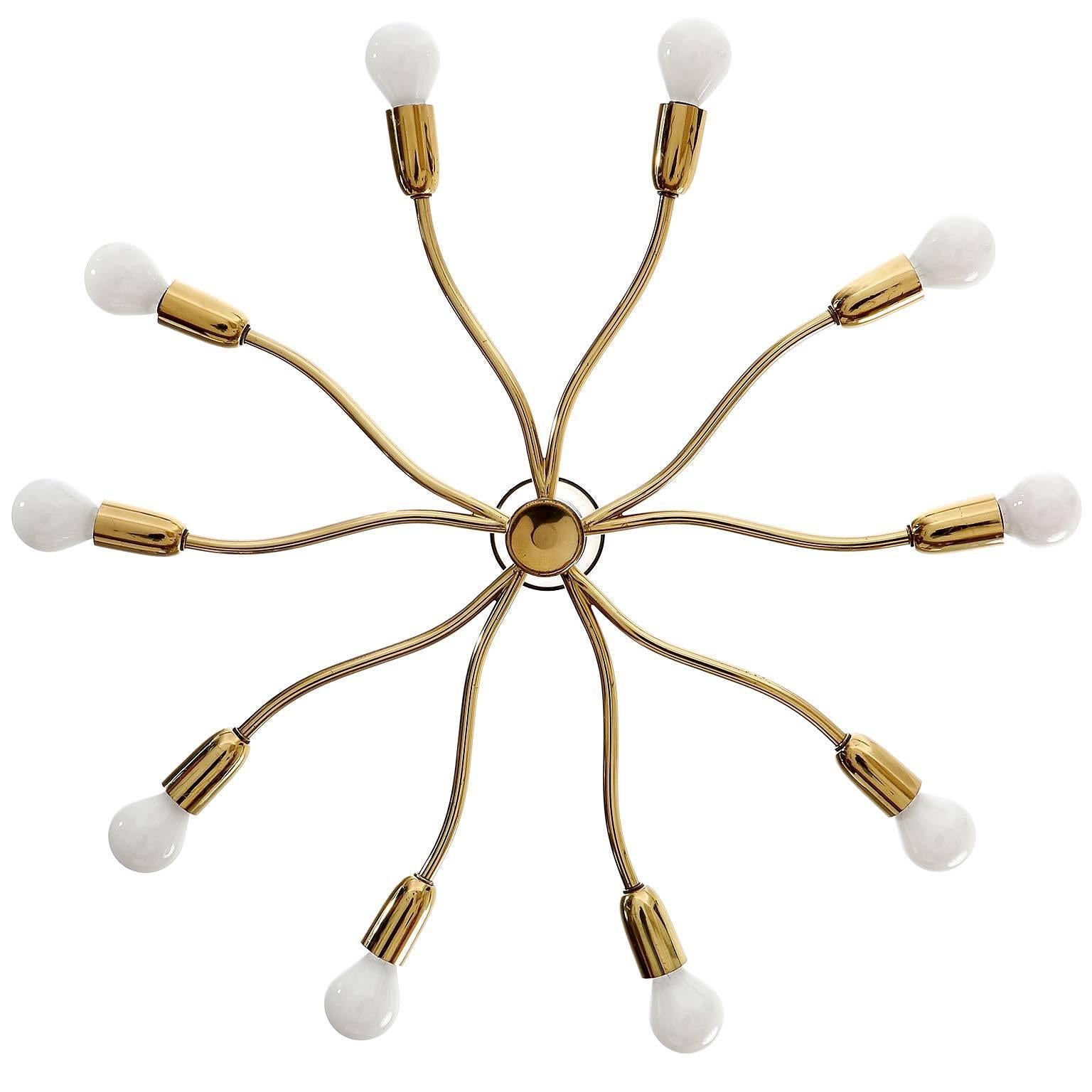 Une des deux araignées Sputnik en laiton, lampes murales encastrées dans le plafond, par Kalmar, années 1960 Bon état - En vente à Hausmannstätten, AT
