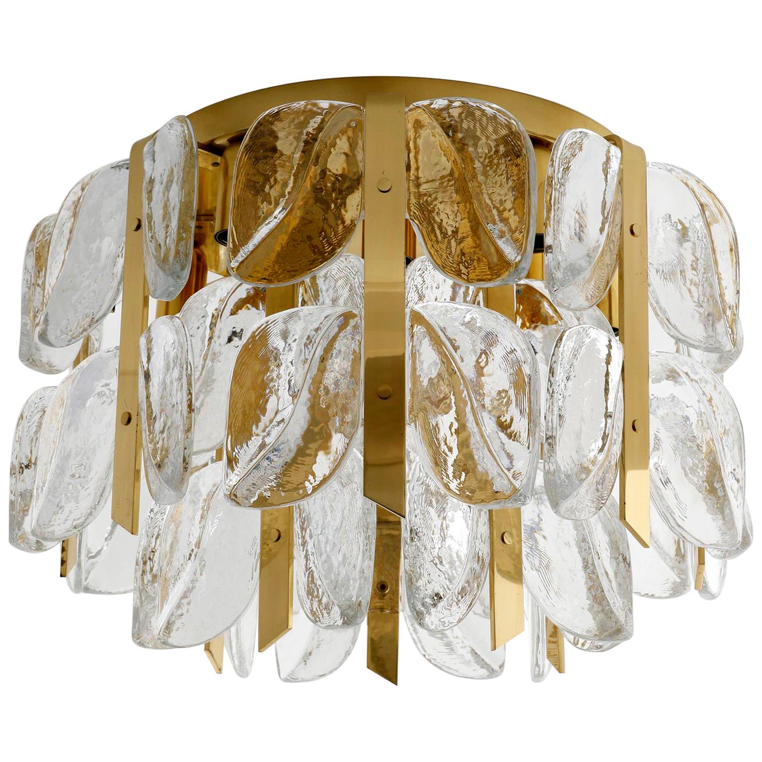 One of two high quality lights model 'Florida' by J.T. Kalmar, Austria, manufactured in midcentury, circa 1970 (late 1960s or early 1970s).
These Hollywood Regency lights are made of polished brass and large fire-polished brilliant crystal glasses