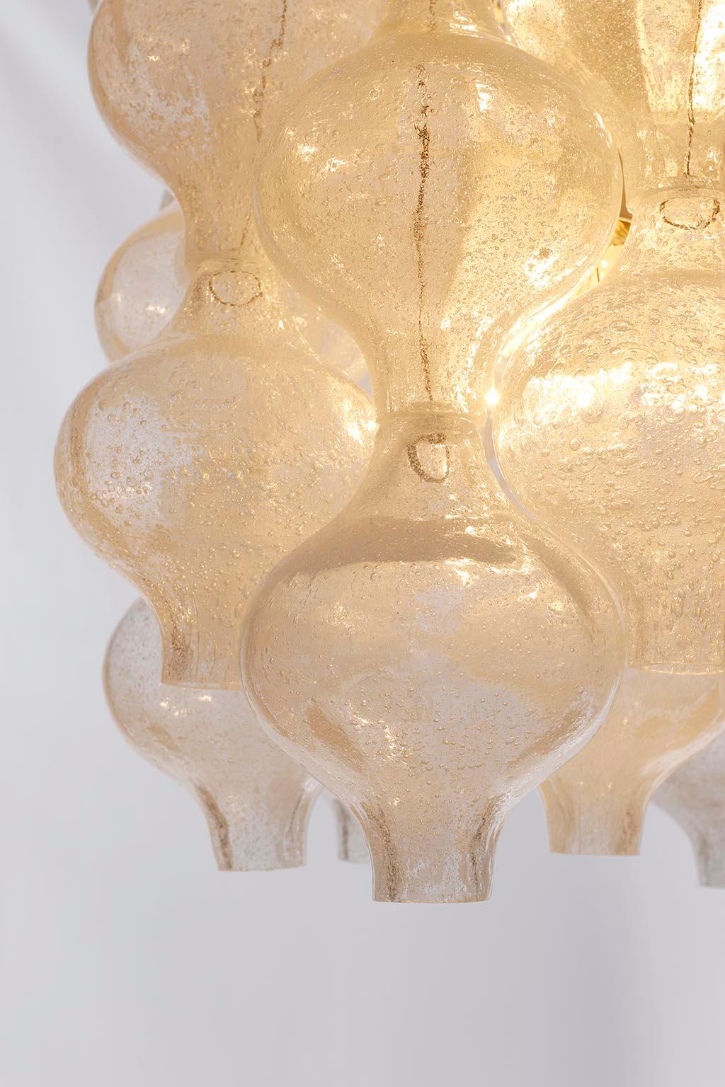 One of Two Kalmar 'Tulipan' Chandeliers Pendant Lights, Glass Brass, 1970 2