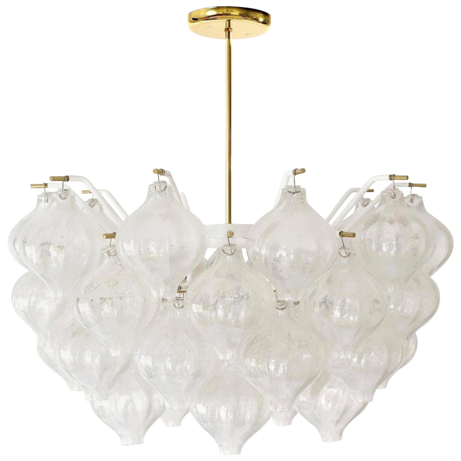 Currently only one light is available.
One of two fantastic light fixtures model Tulipan by J.T. Kalmar, Vienna, Austria, manufactured in midcentury, circa 1970 (late 1960s or early 1970s).
The name Tulipan derives from the tulip shaped hand blown