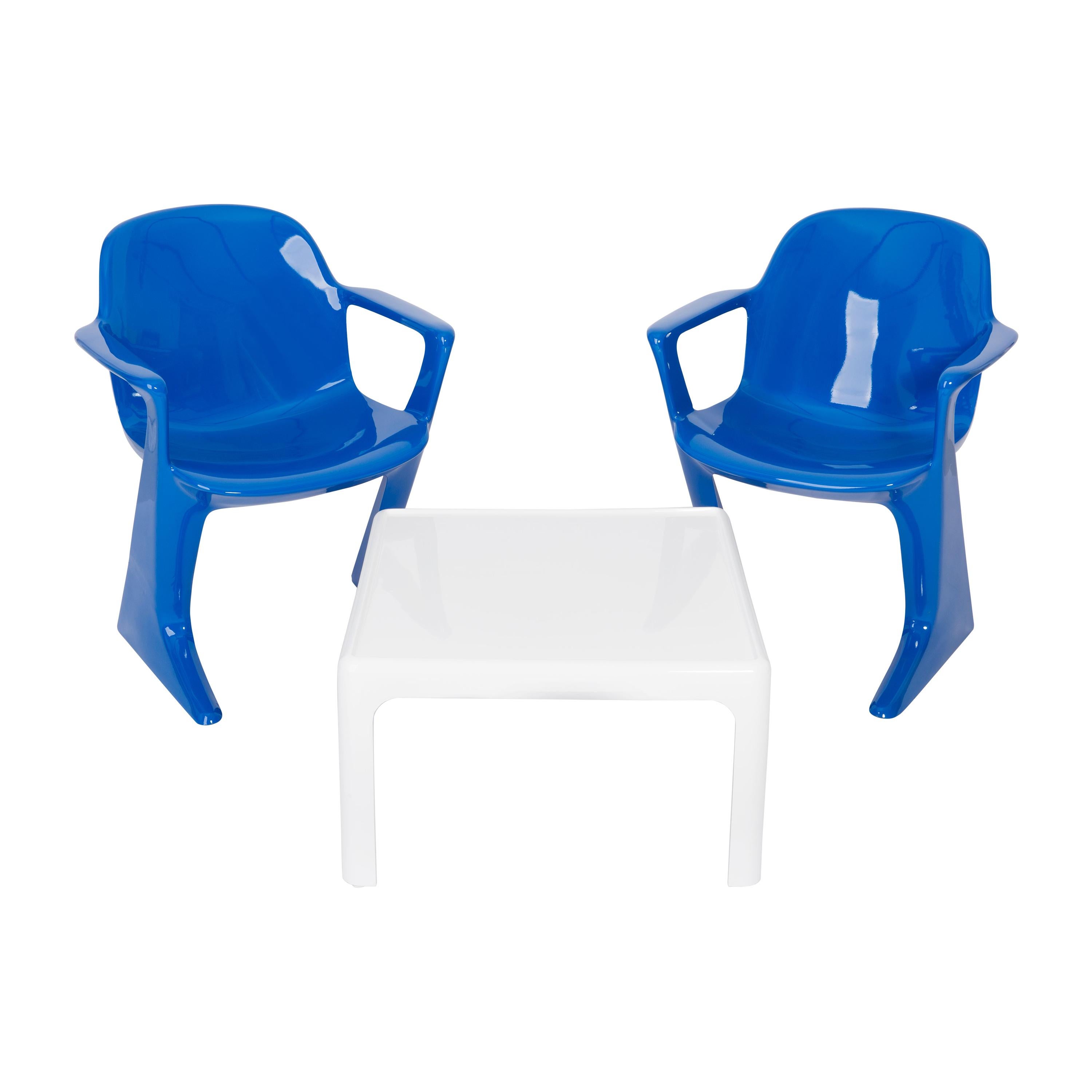 Two Kangaroo Chairs and Coffee Table Designed by Ernst Moeckl, Germany, 1968 For Sale