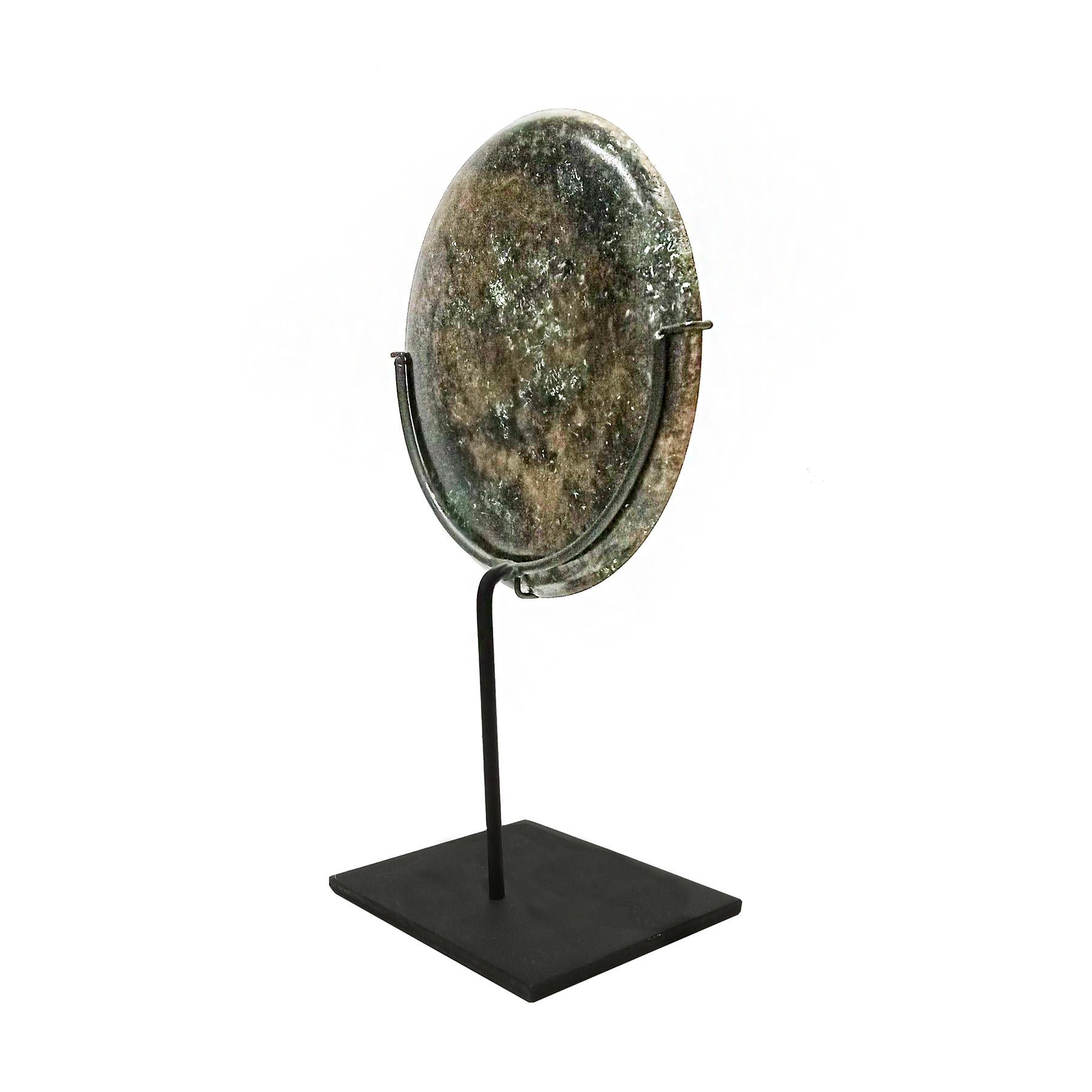 Deux miroirs cambodgiens en bronze, 13e - 15e siècle en vente 3