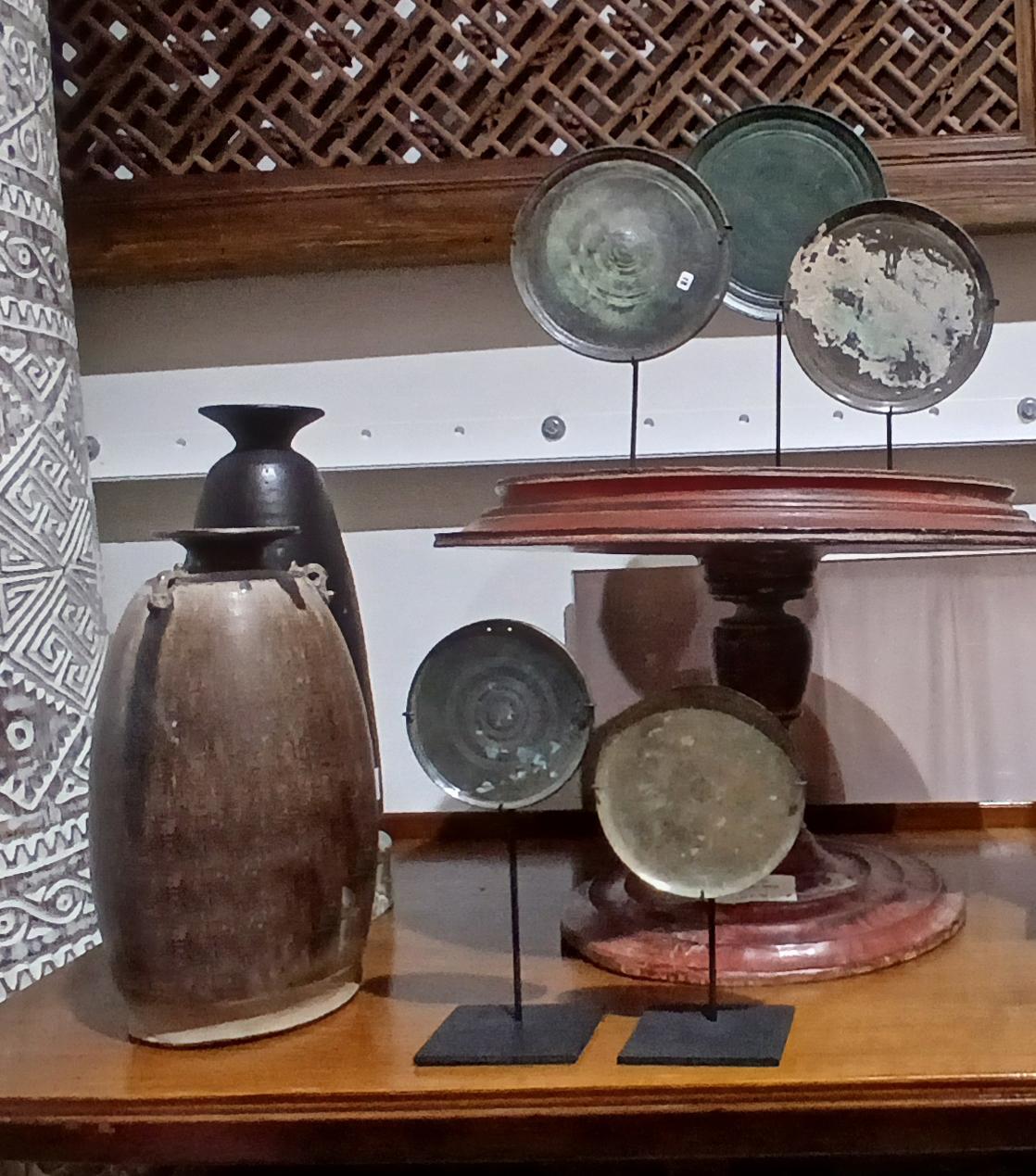 Deux miroirs cambodgiens en bronze, 13e - 15e siècle en vente 9