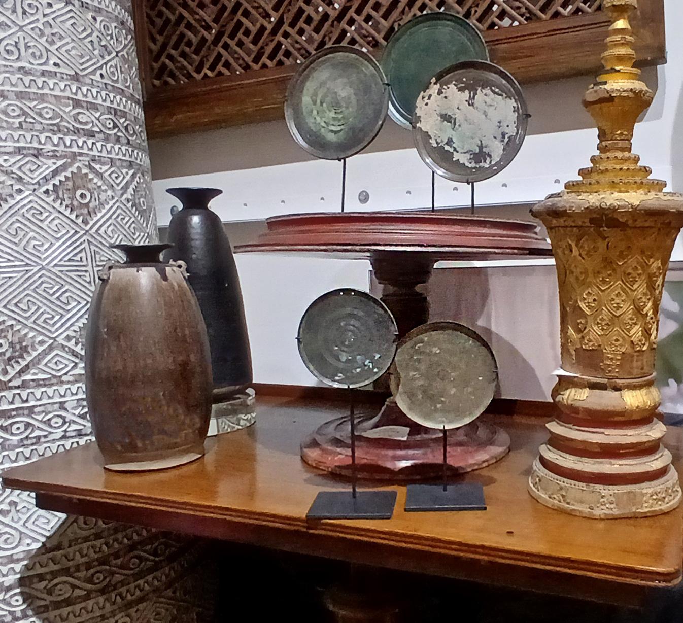 Deux miroirs cambodgiens en bronze, 13e - 15e siècle en vente 10