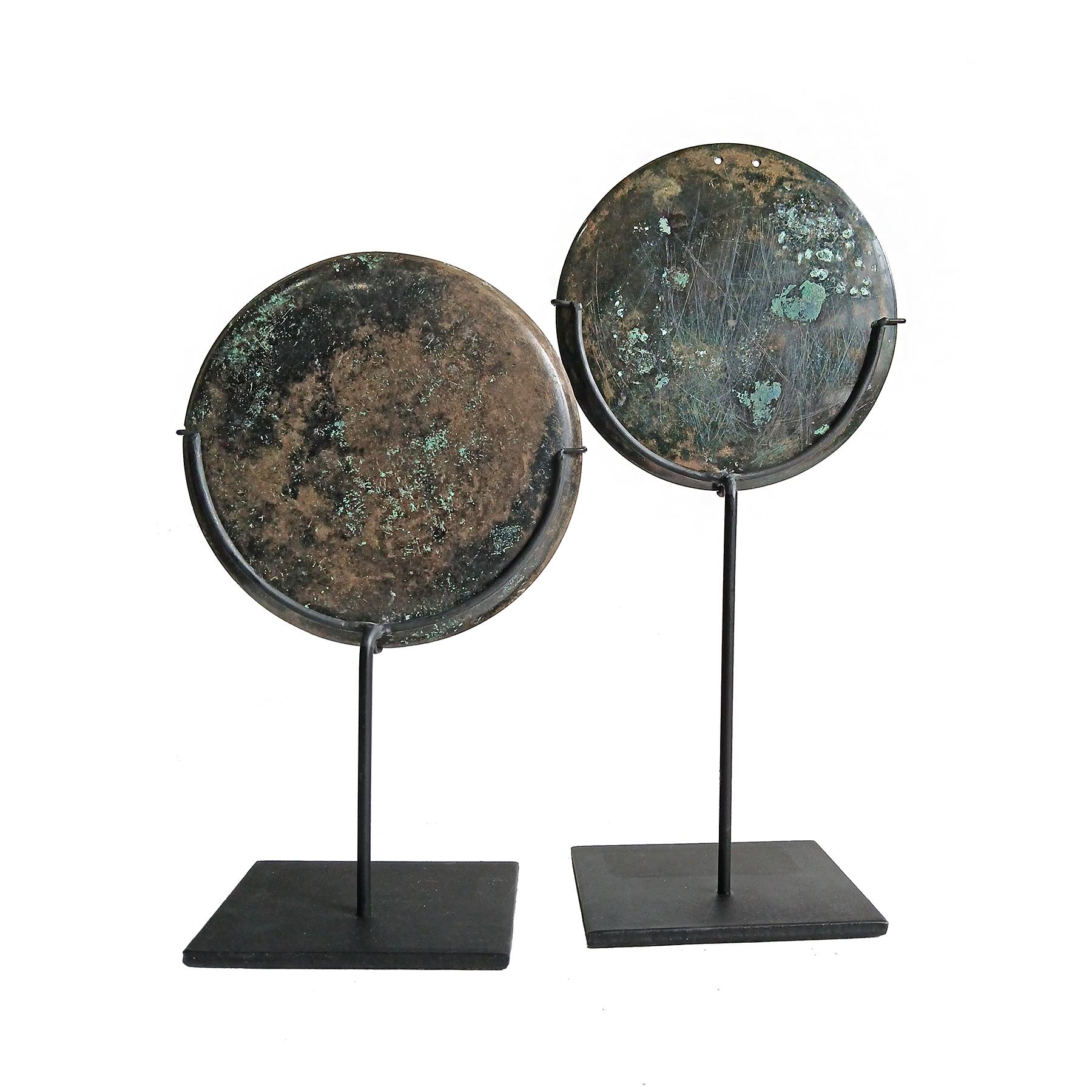 Autre Deux miroirs cambodgiens en bronze, 13e - 15e siècle en vente