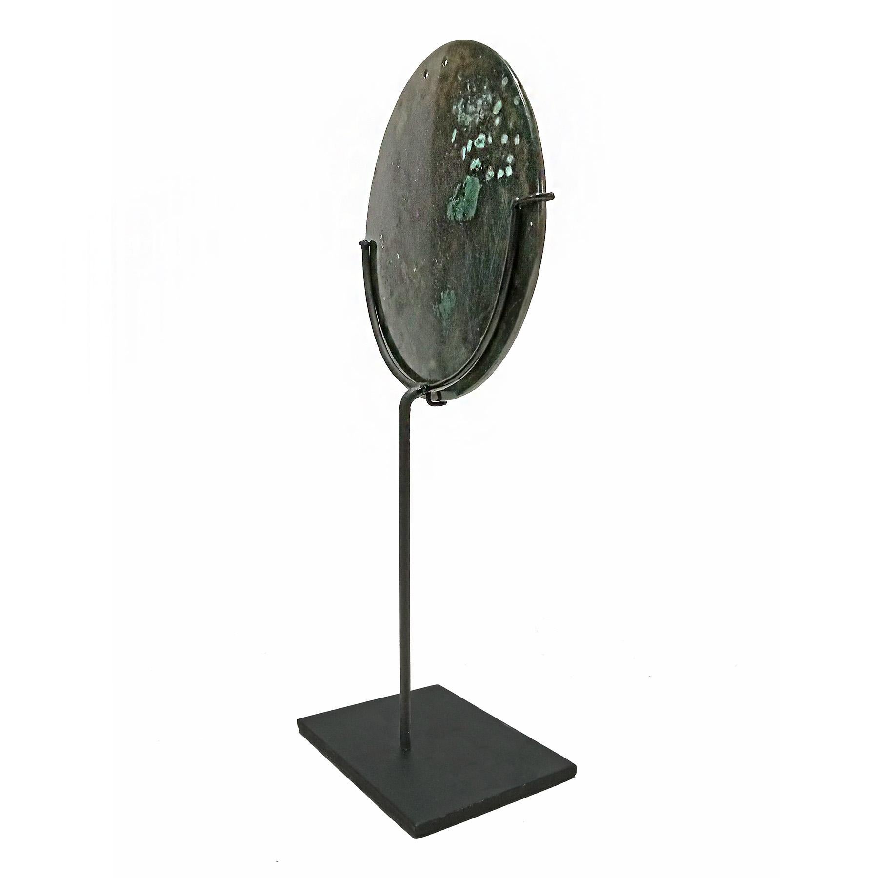 XVIIIe siècle et antérieur Deux miroirs cambodgiens en bronze, 13e - 15e siècle en vente