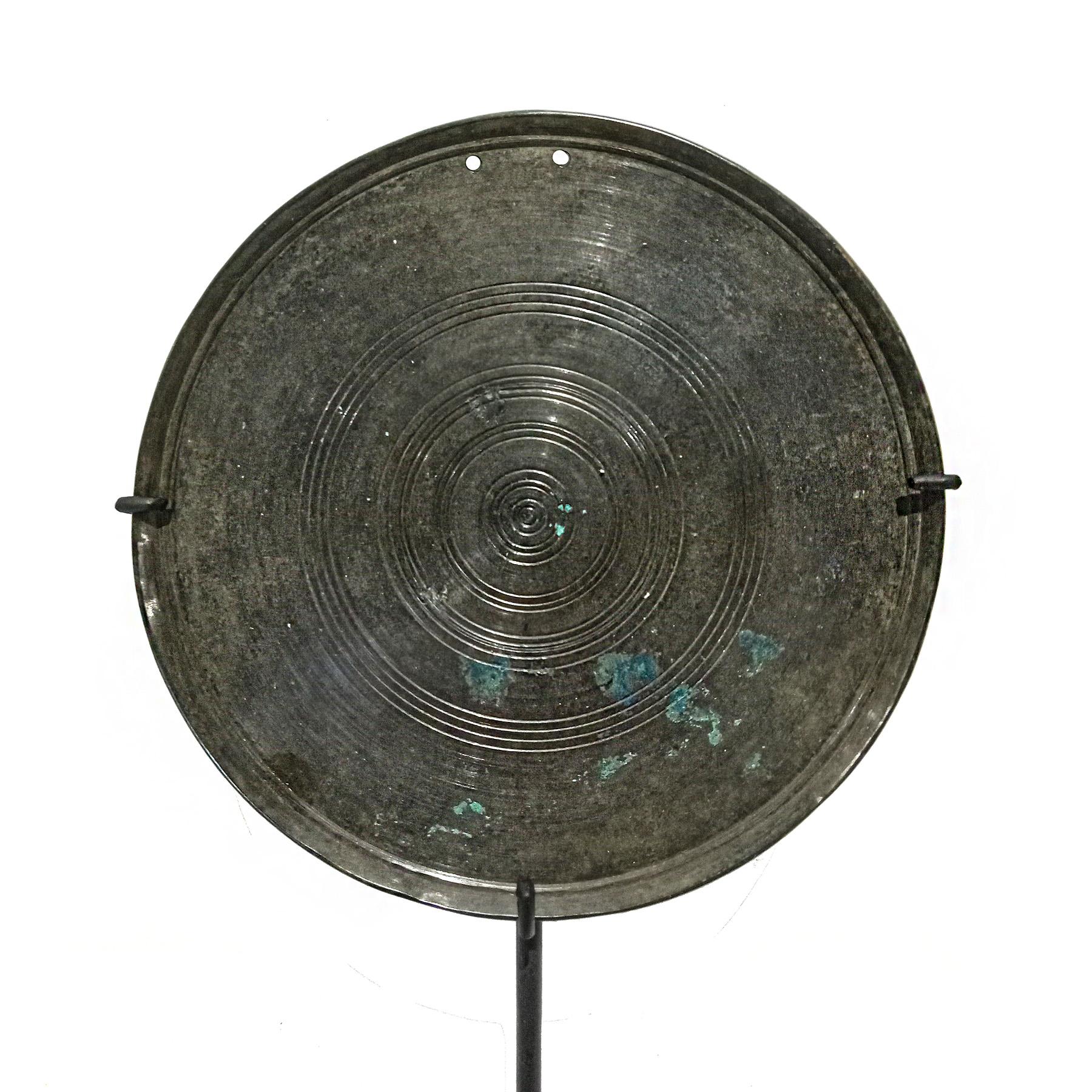 Bronze Deux miroirs cambodgiens en bronze, 13e - 15e siècle en vente