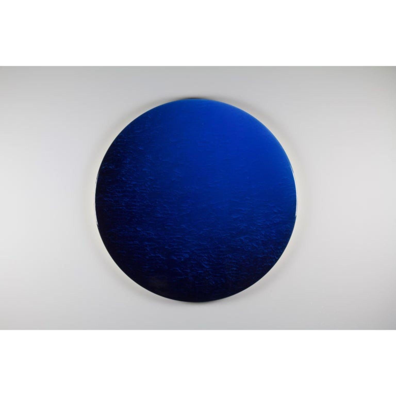 Two kinds of people minimalistic round by Corine Vanvoorbergen
Dimensions: diameter 50 cm
Materials: Brass, wood, natural pigments, epoxy and acrylics

There are two kinds of people. Those that see the night coming and those that see the day