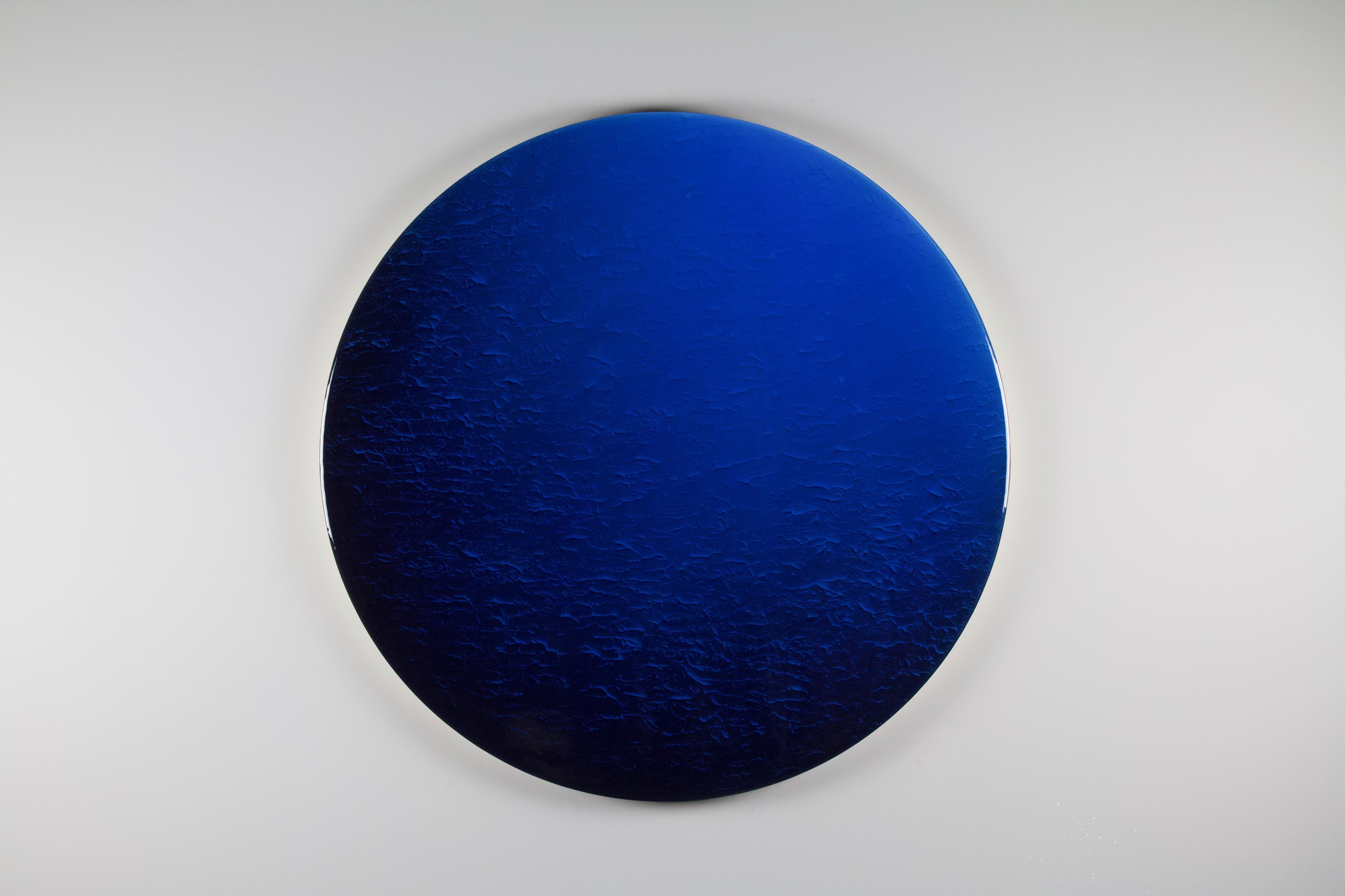 Two kinds of people minimalistic round by Corine Vanvoorbergen
Dimensions: diameter 180 cm
Materials: Brass, wood, natural pigments, epoxy and acrylics

There are two kinds of people. Those that see the night coming and those that see the day