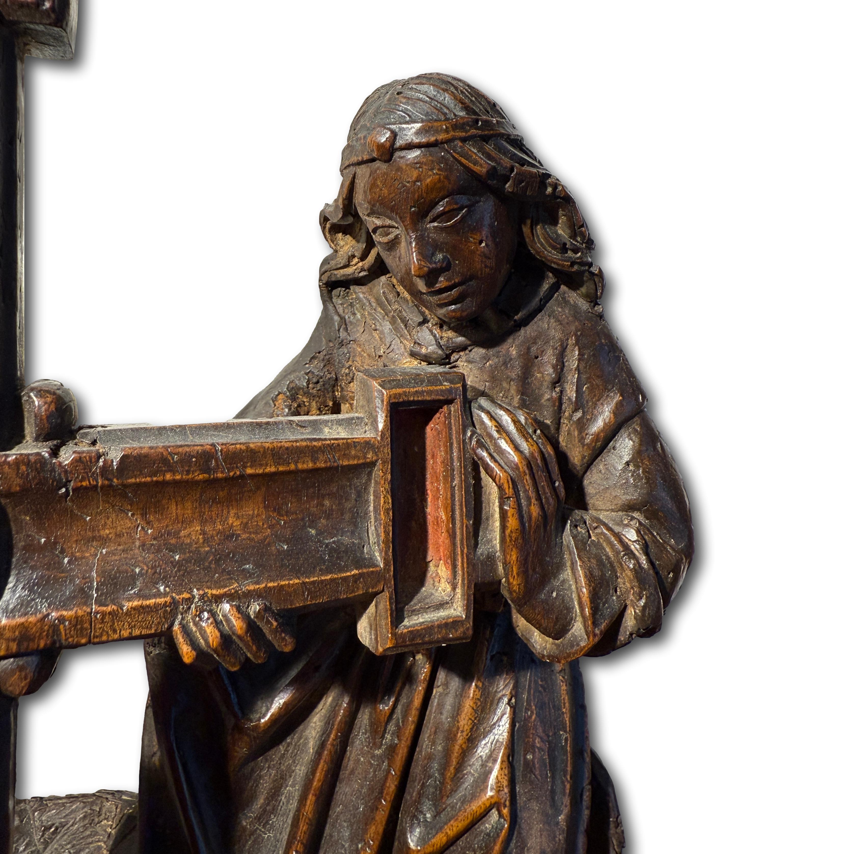 Dos ángeles arrodillados sosteniendo la Cruz. Sur de Holanda, hacia 1500-1520. en venta 5