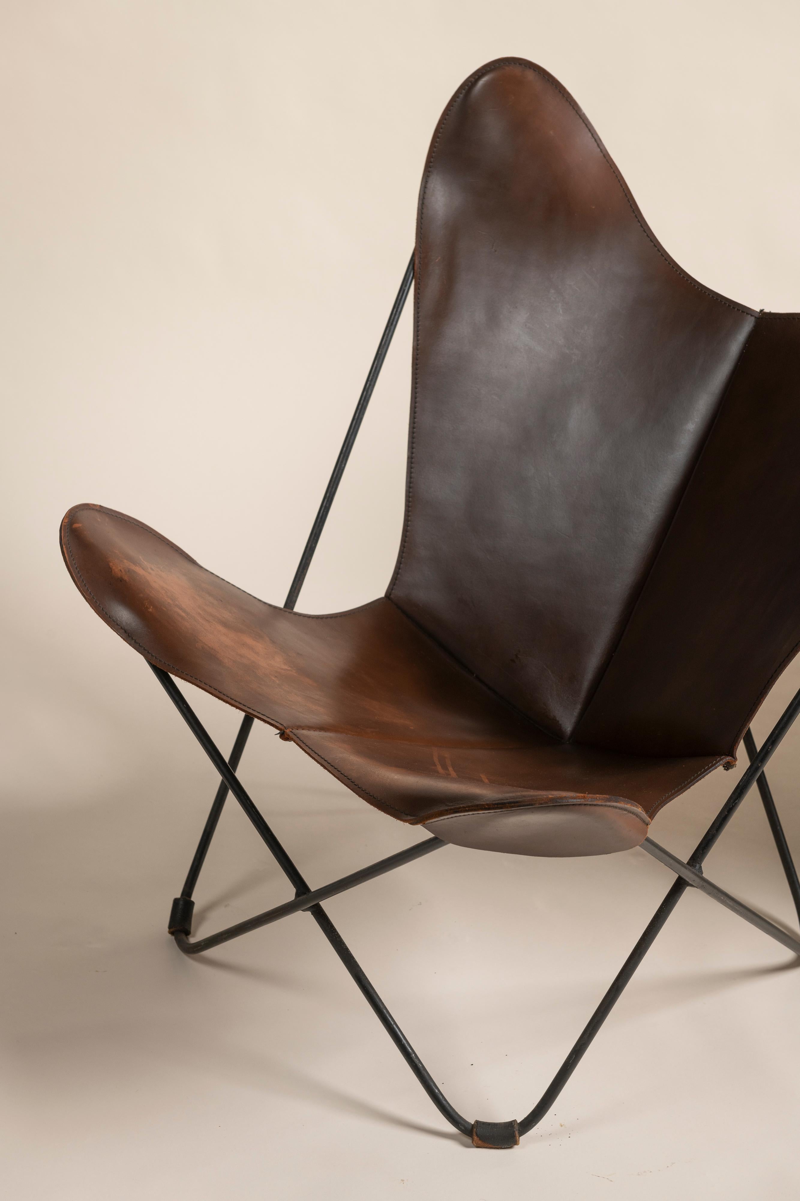 Deux chaises Knoll papillon en cuir cognac en vente 9