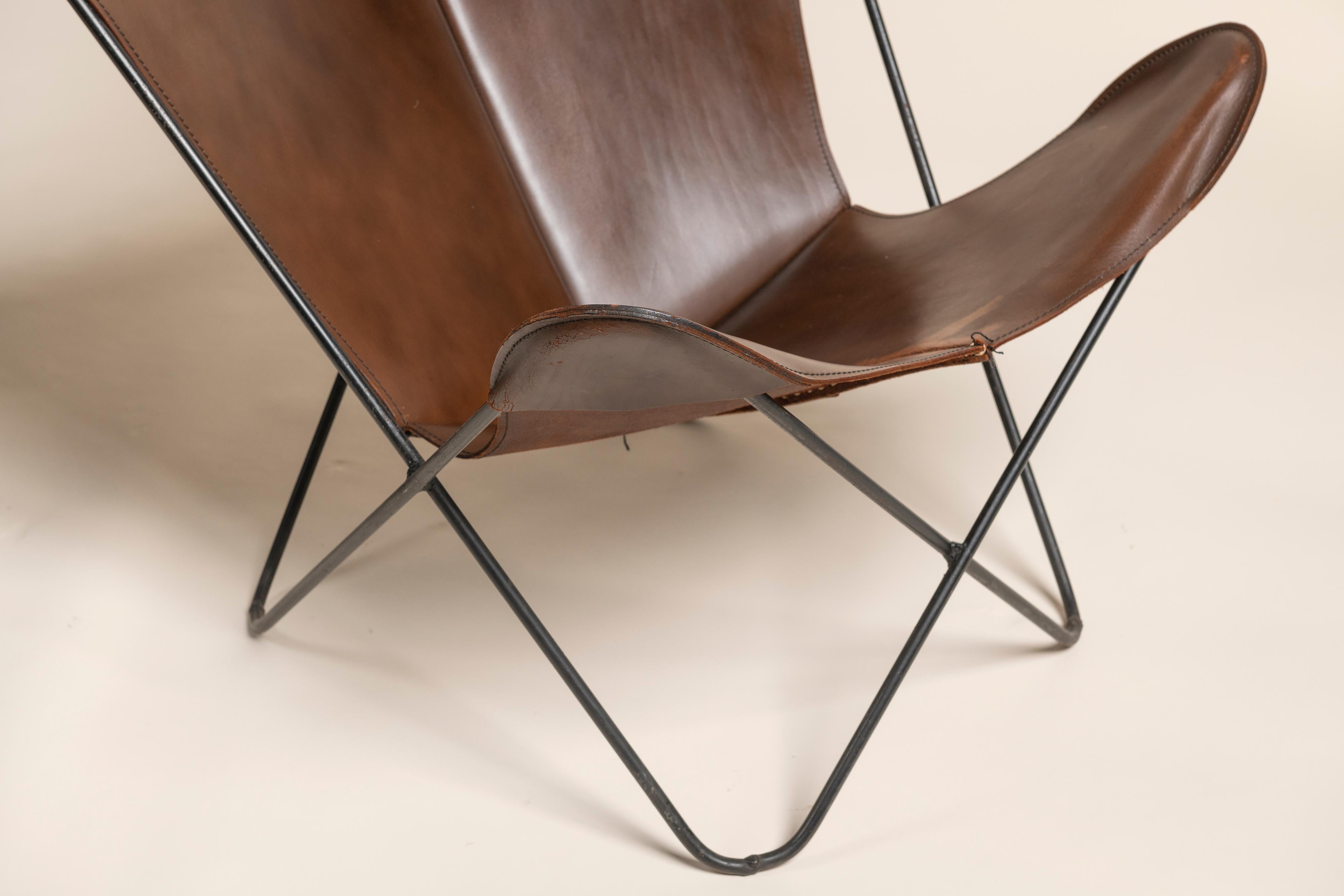 Deux chaises Knoll papillon en cuir cognac en vente 10