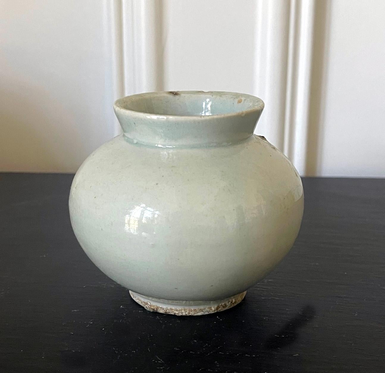 Two Korean White Ceramic Jars Joseon Dynasty For Sale 9