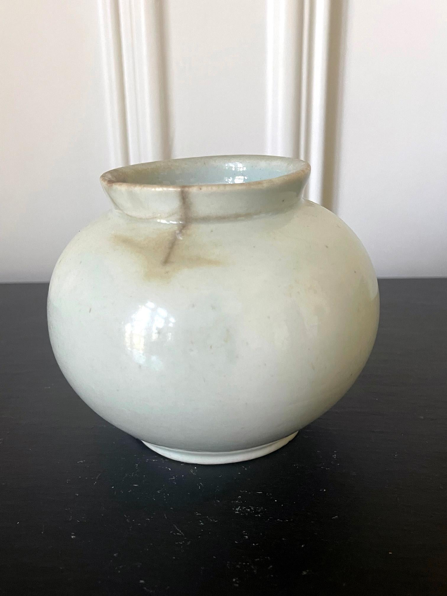 Two Korean White Ceramic Jars Joseon Dynasty In Good Condition For Sale In Atlanta, GA