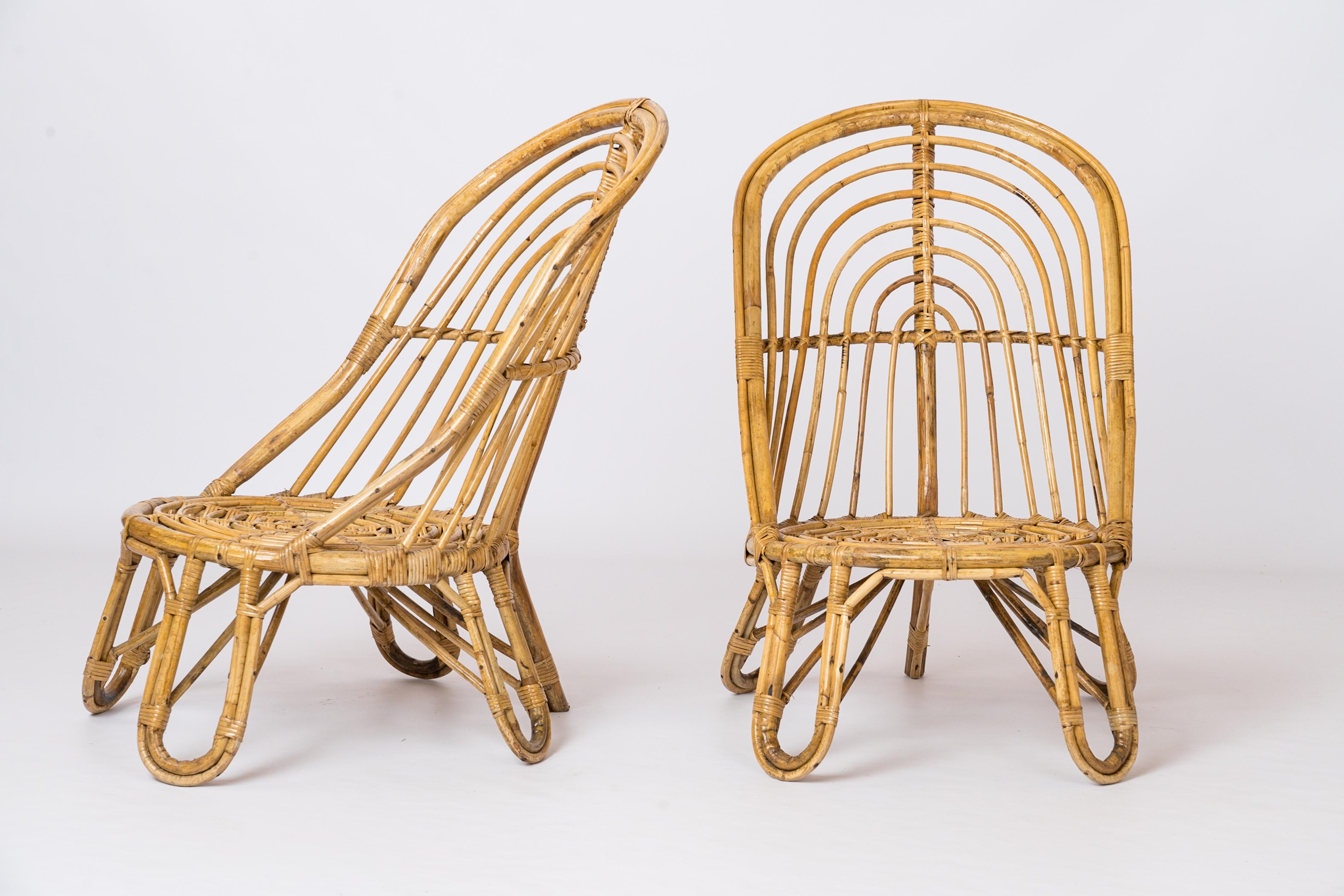 Pair of stylish rattan loungers in the style of Louis Sognot with freshly upholstered 