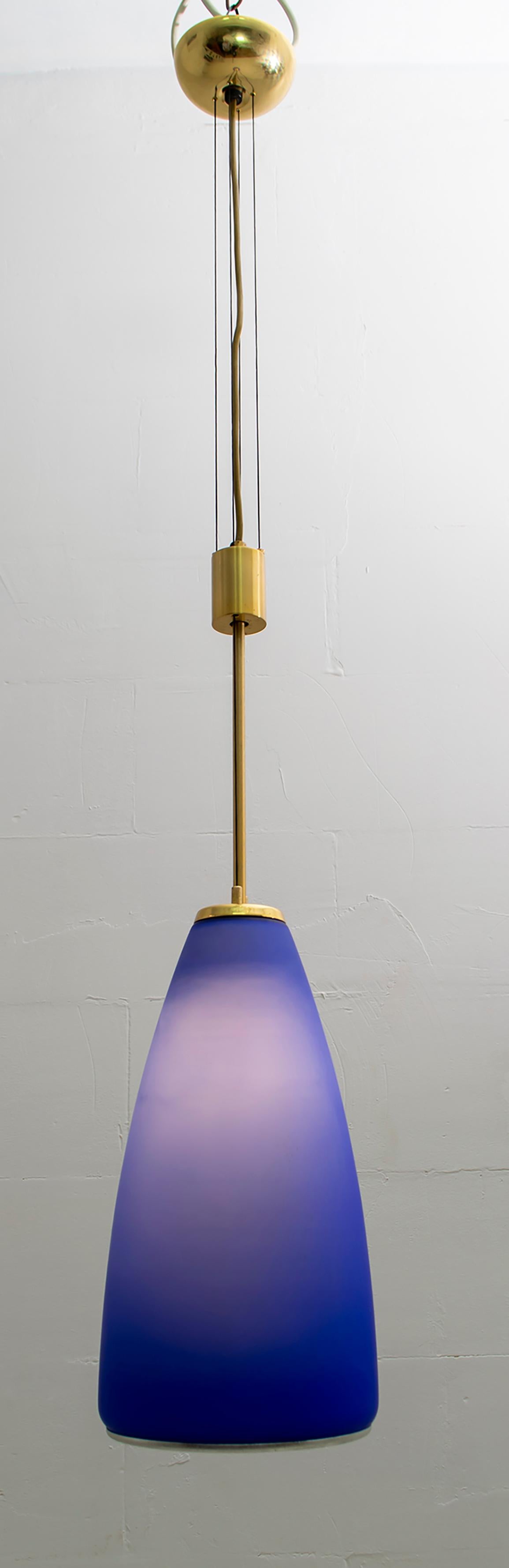 This pair of pendants light were created by Lamiprogetti in the 1980s, made of jacketed Murano glass, the structure is made of brass and has a system of salts and internal light descents, as shown in the photo.

