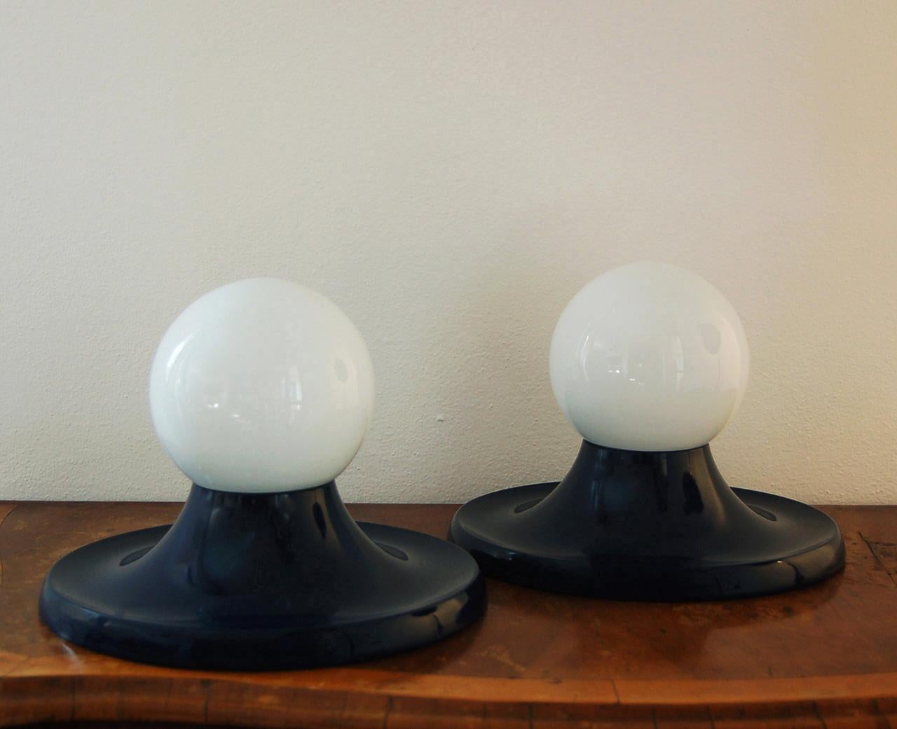 Two early edition “Light Ball 3” by the Castiglioni brothers. Well, preserved wall or ceiling lamps in a beautiful elegant blue color.
The light ball was made in three different sizes. These lamps are the intermediate model with E27 socket 100-watt