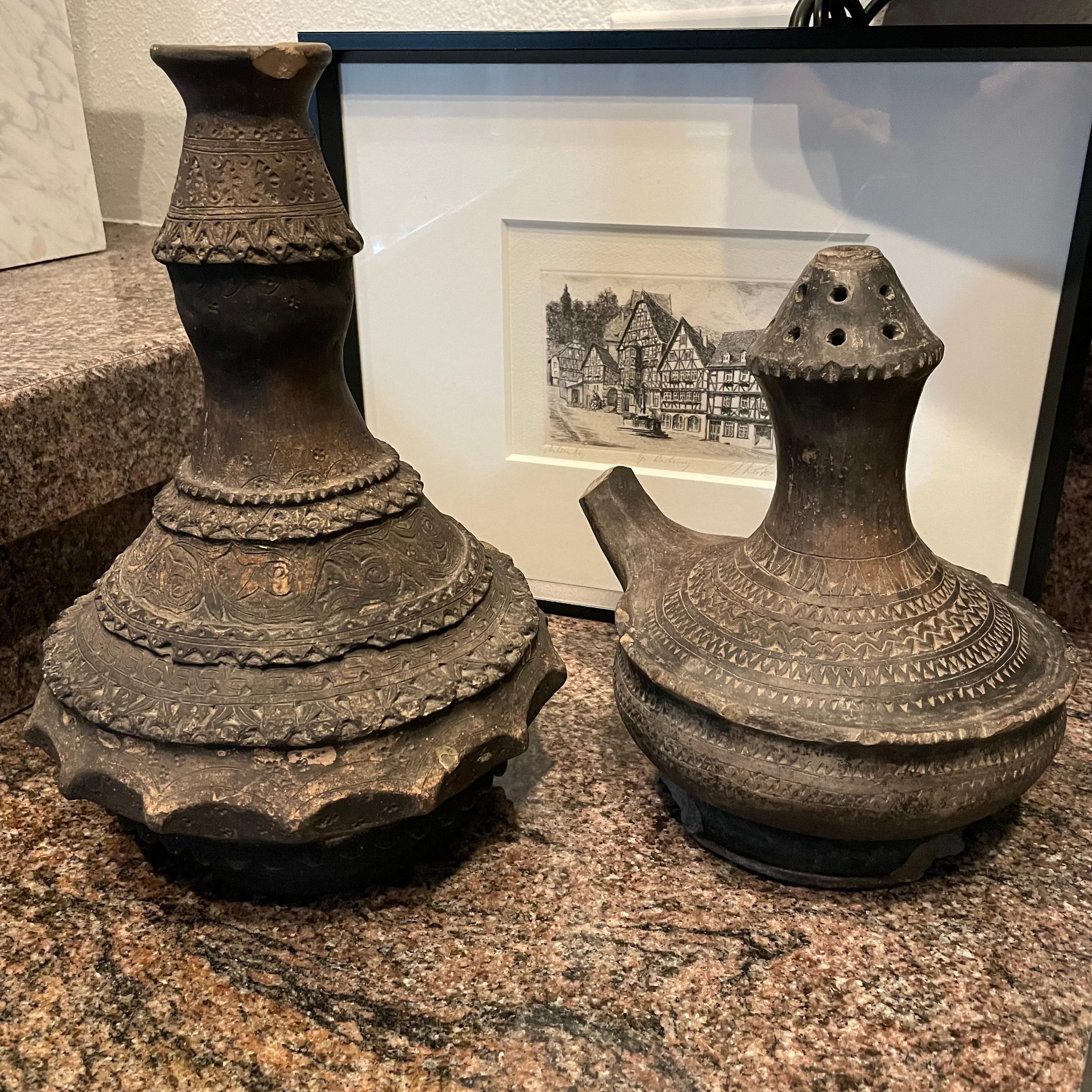 Two Laotian Clay Water Vessels (Nam Ton), Beaker & Kendi, 19th century. For Sale 10