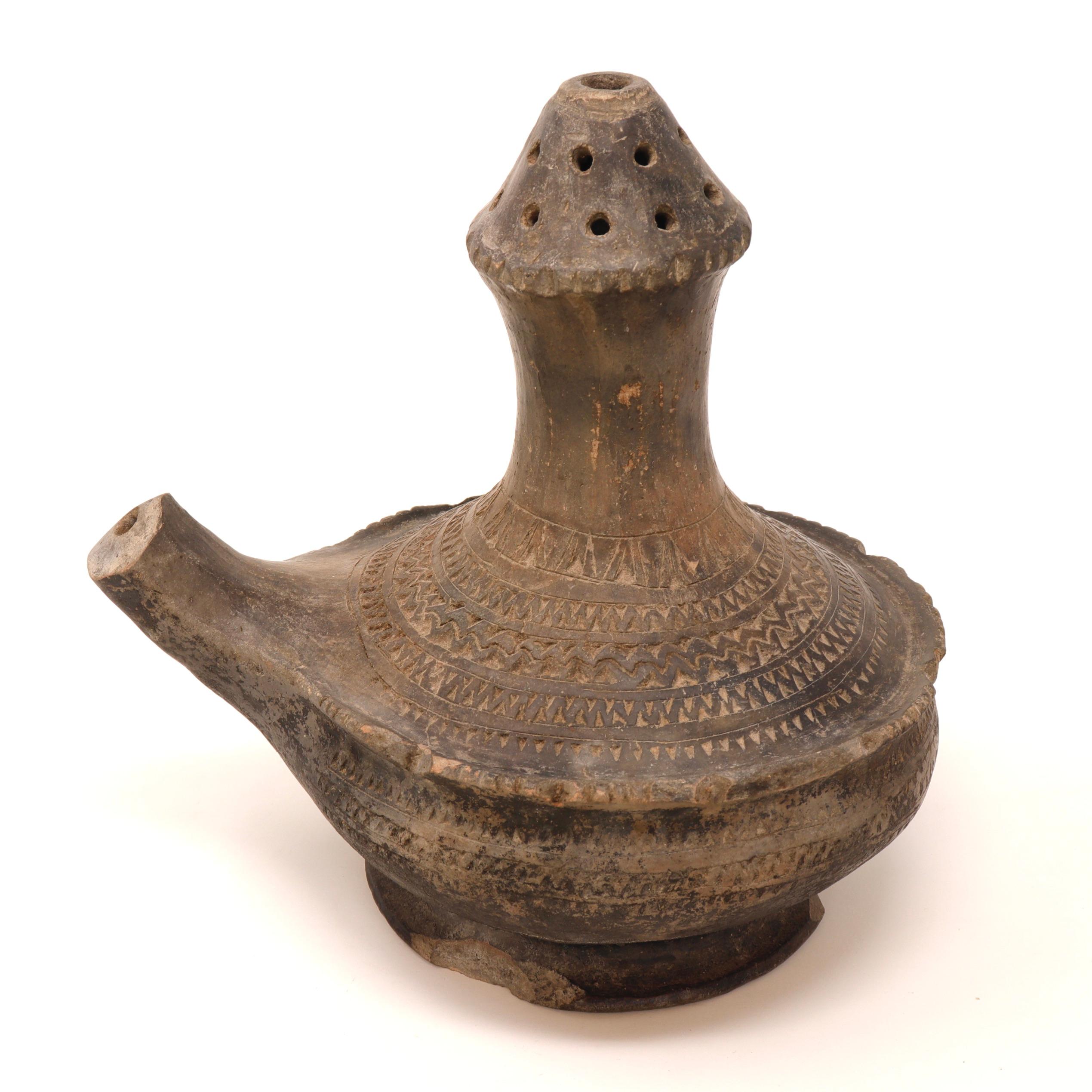 Two Laotian Clay Water Vessels (Nam Ton), Beaker & Kendi, 19th century. For Sale 2