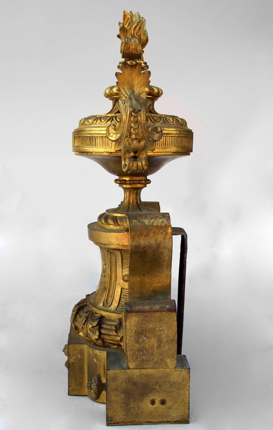 Große Bronze-Feuerböcke im Louis-XVI.-Stil aus den 1870er Jahren (Louis XVI.) im Angebot