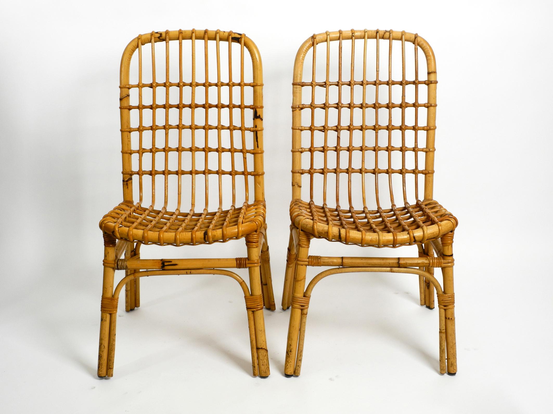 Two large 1960s Italian bamboo chairs in a very good vintage condition.
Large, inclined seat, has the dimensions of an armchair.
Beautiful design and very comfortable to sit on.
Completely made of bamboo in a very complex way.
Both chairs in the