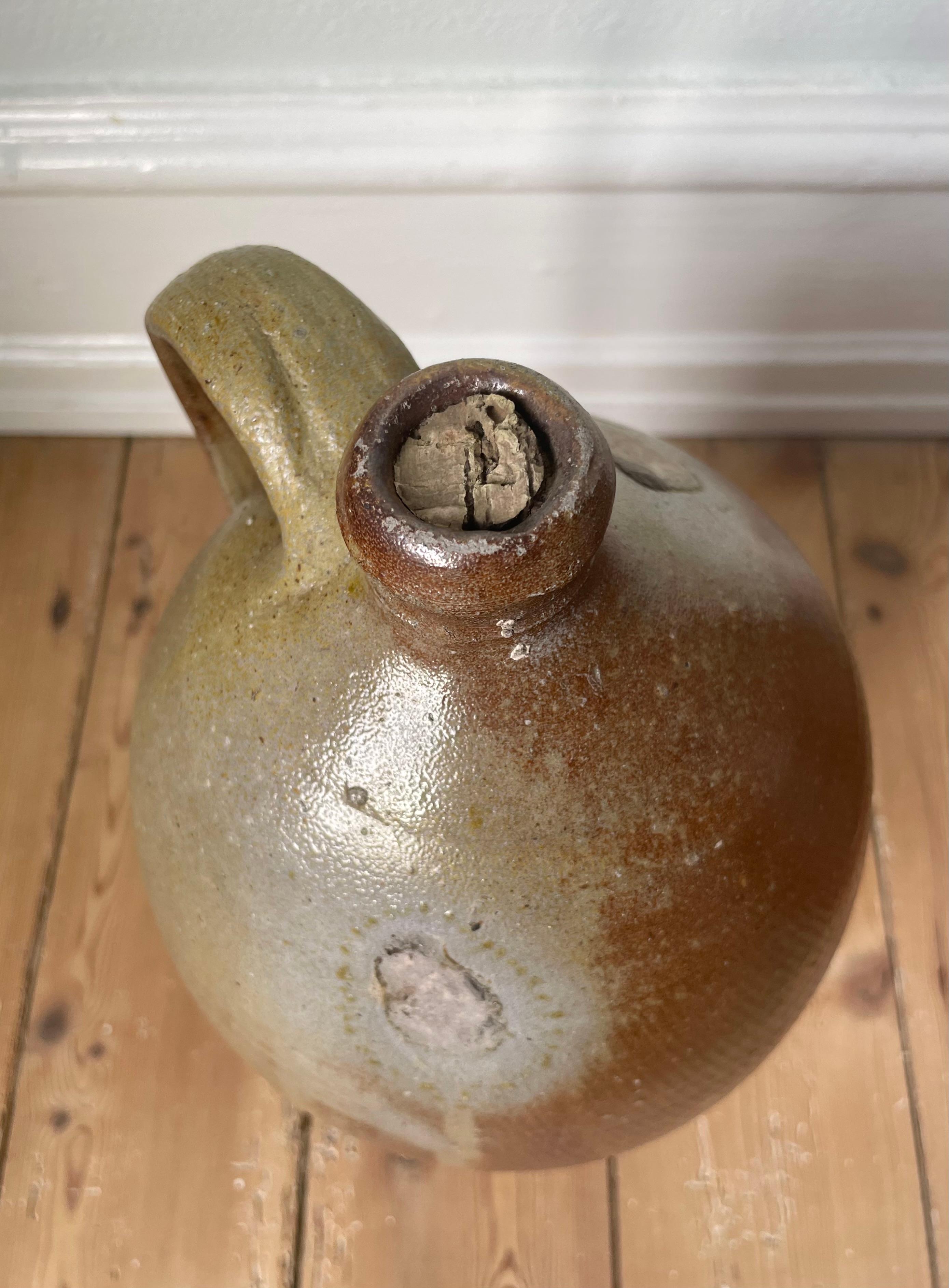 Two Large 19th Century French Terracotta Cruche Bottle Jugs In Good Condition For Sale In Copenhagen, DK
