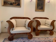 Dos Grandes Sillones Biedermeier Material Nogal Crema con Flores Azules