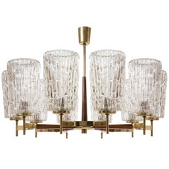 Zwei große Kronleuchter von Rupert Nikoll:: Messing:: Holz und Glas:: Österreich:: 1960