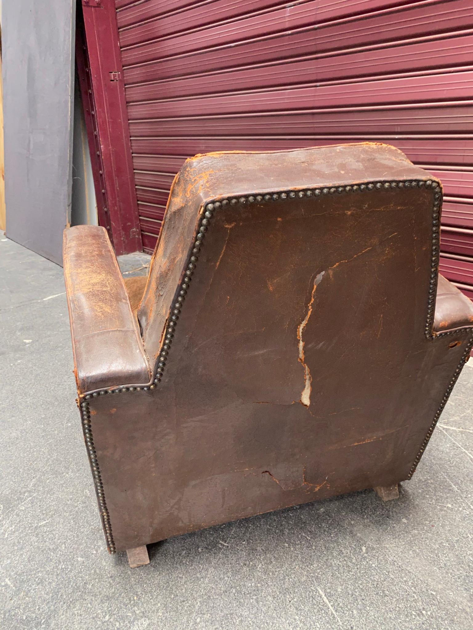 Two Large Elegant Art Deco Armchairs Covered in Leather, Sled Base, circa 1930 For Sale 8