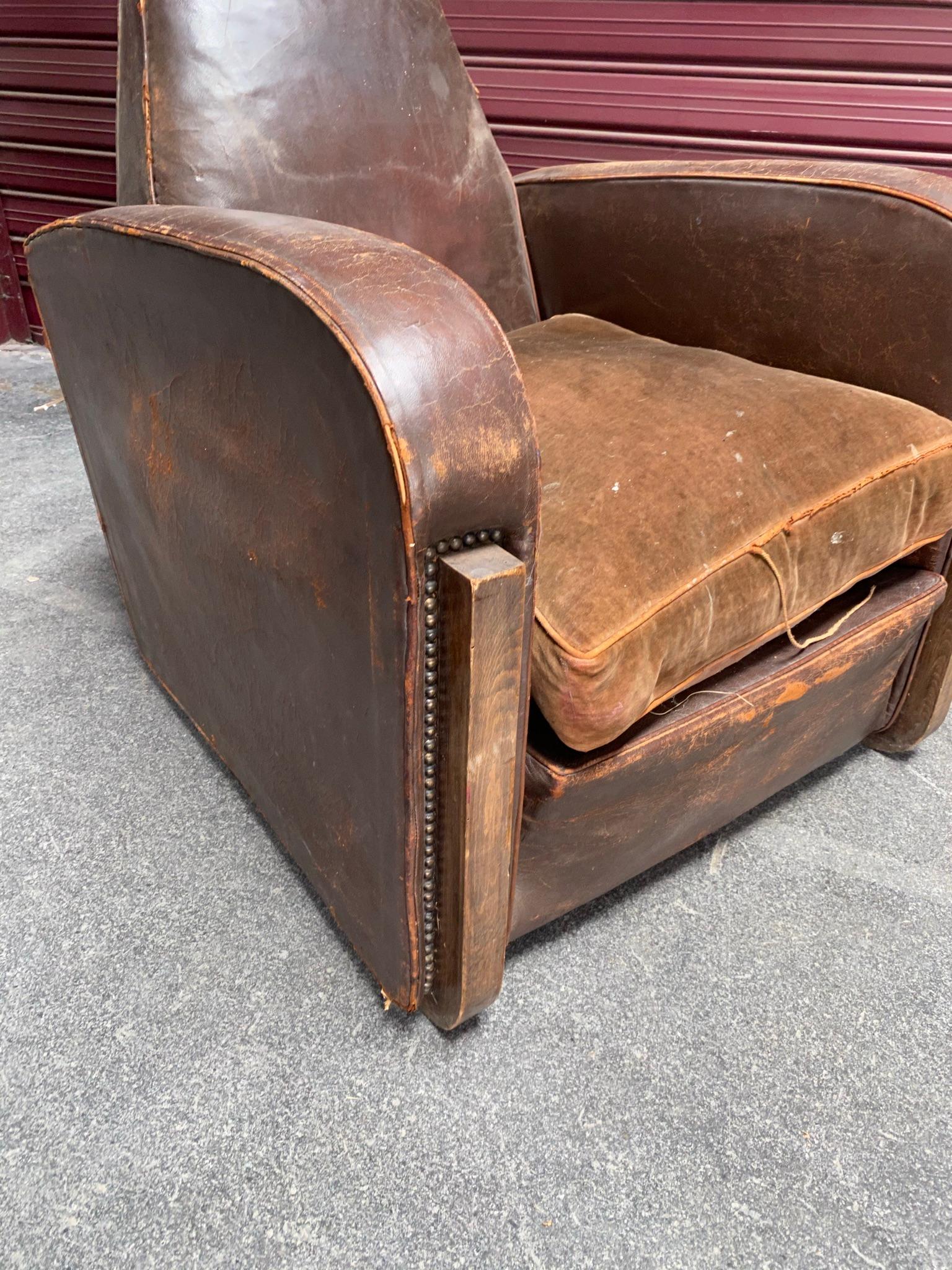 Two Large Elegant Art Deco Armchairs Covered in Leather, Sled Base, circa 1930 For Sale 1