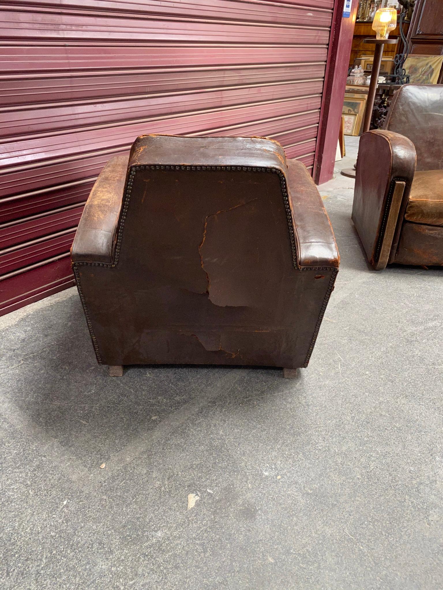 Two Large Elegant Art Deco Armchairs Covered in Leather, Sled Base, circa 1930 For Sale 3