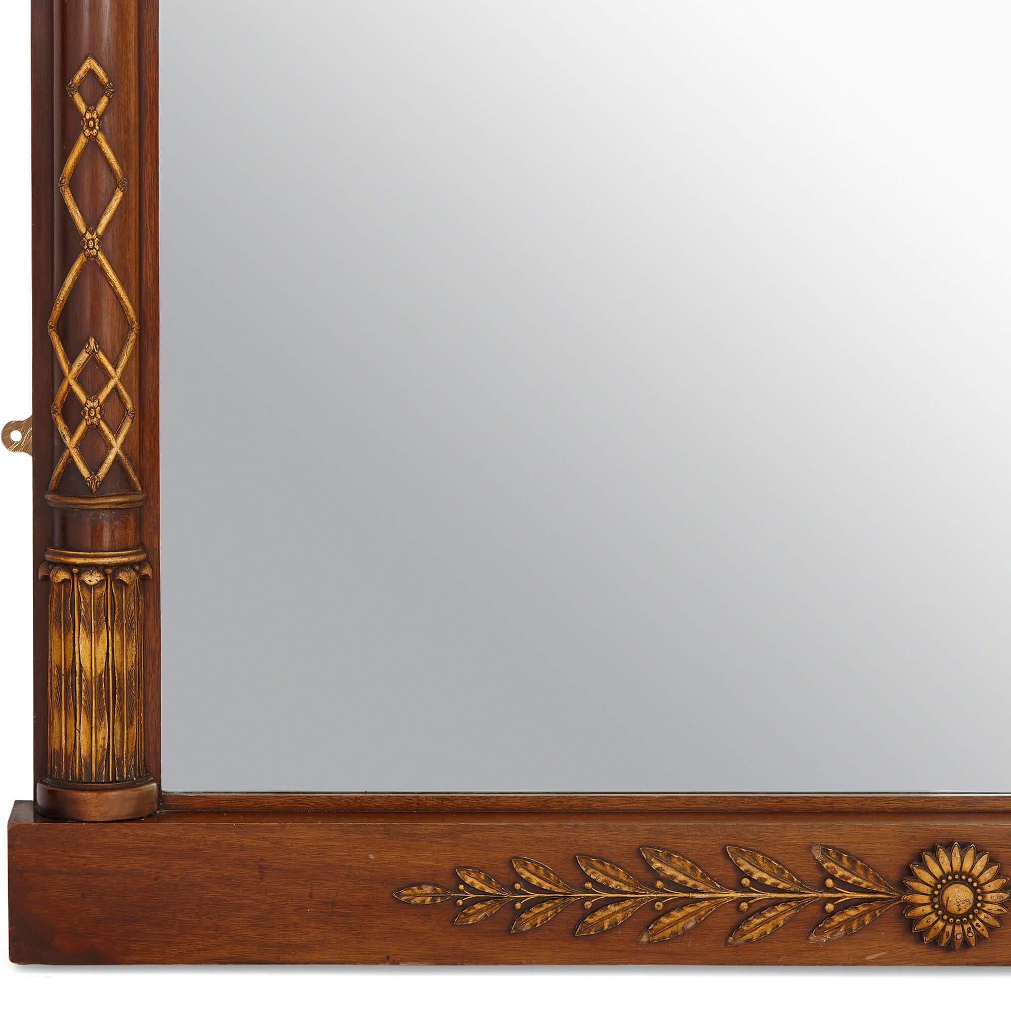 Legno Due grandi specchi inglesi neoclassici in legno intagliato in vendita